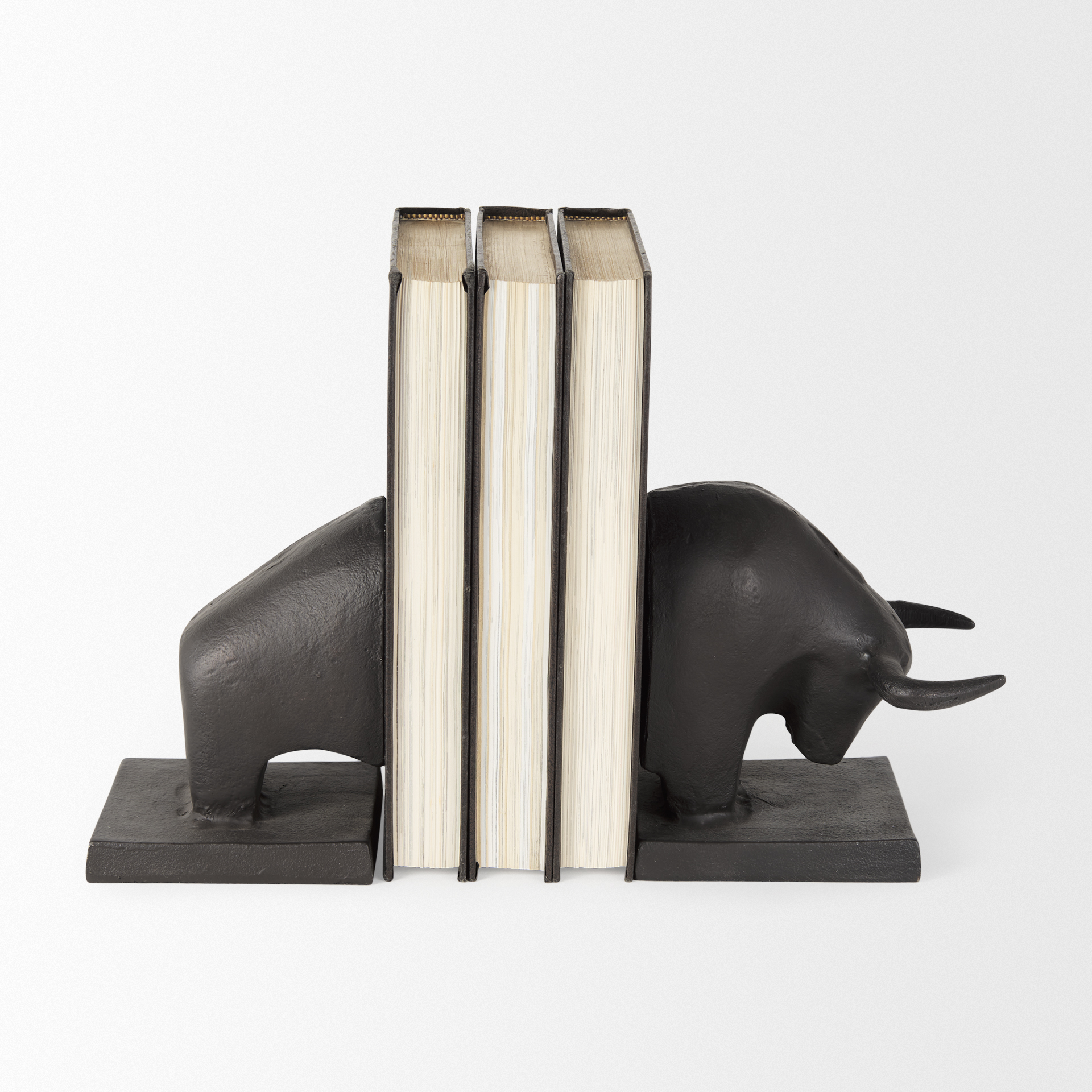tauro iii (set of 2) 10l x 5w black cast aluminum raging bull bookends