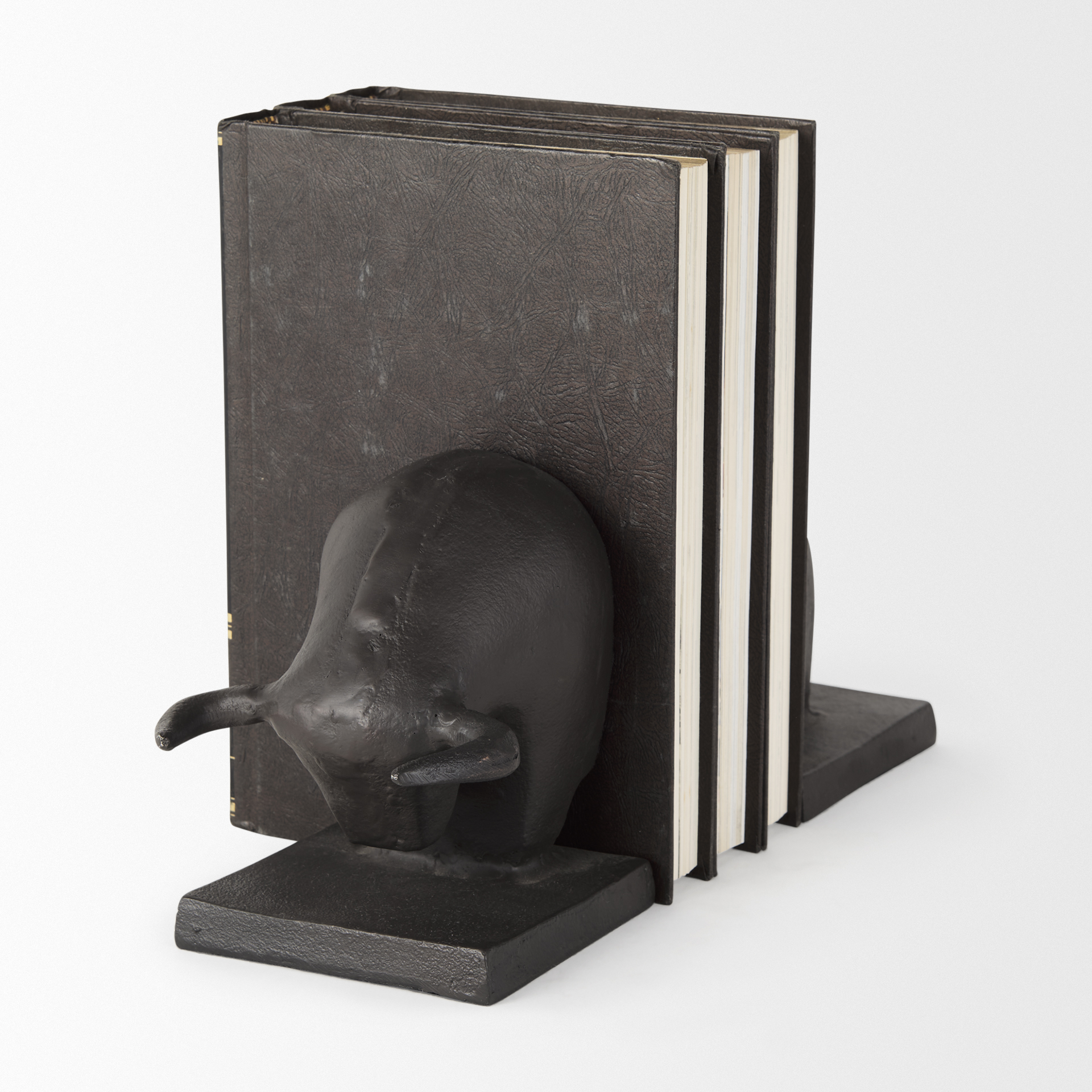 tauro iii (set of 2) 10l x 5w black cast aluminum raging bull bookends