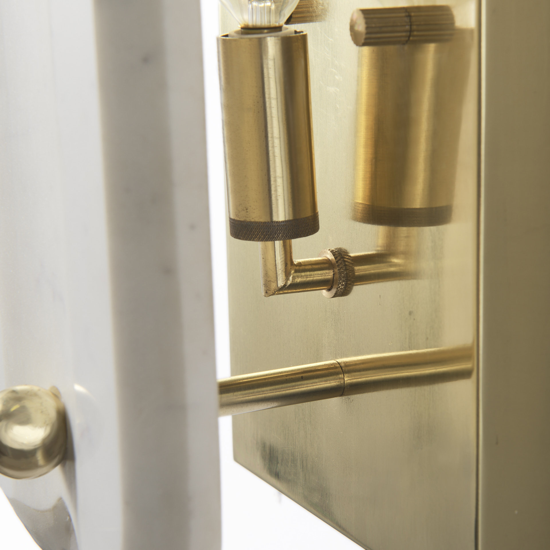 stein 5l x 6w gold w/ white marble shade wall sconce