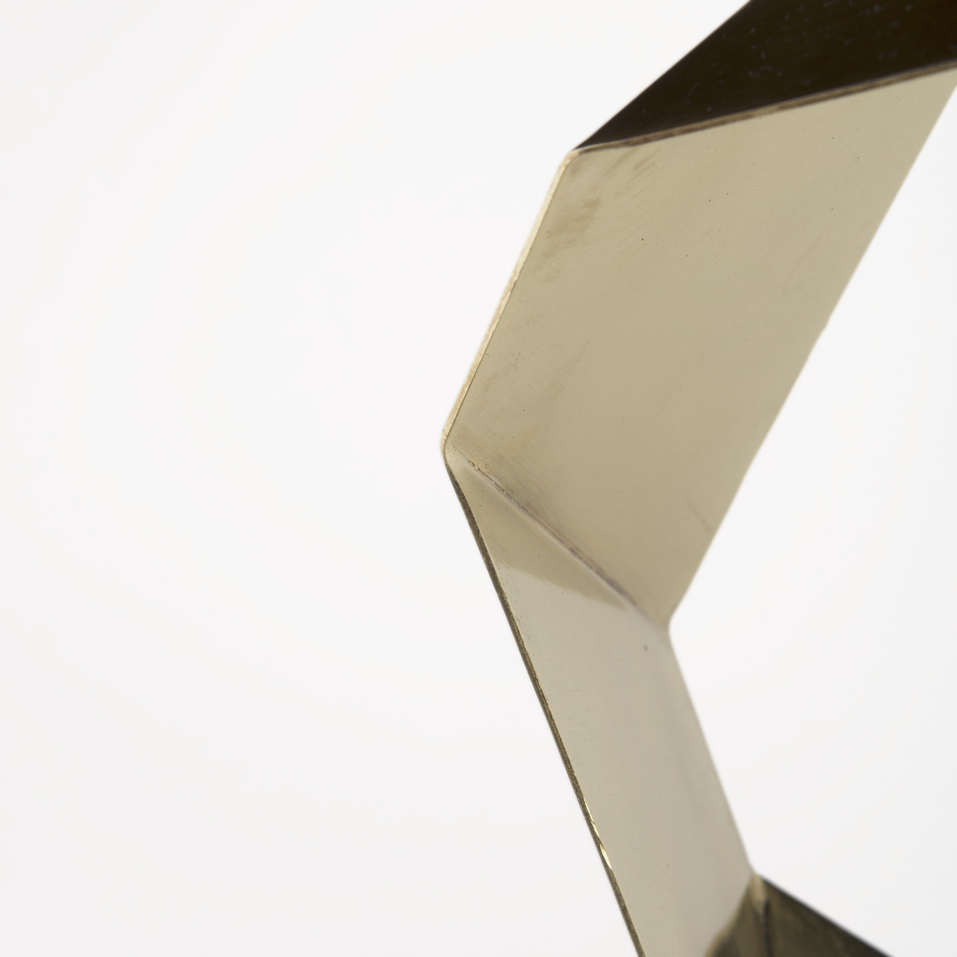 shamir 15l x 15w gold geometric metal table lamp