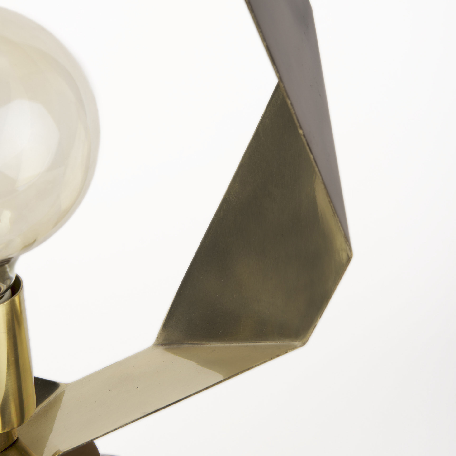 shamir 15l x 15w gold geometric metal table lamp