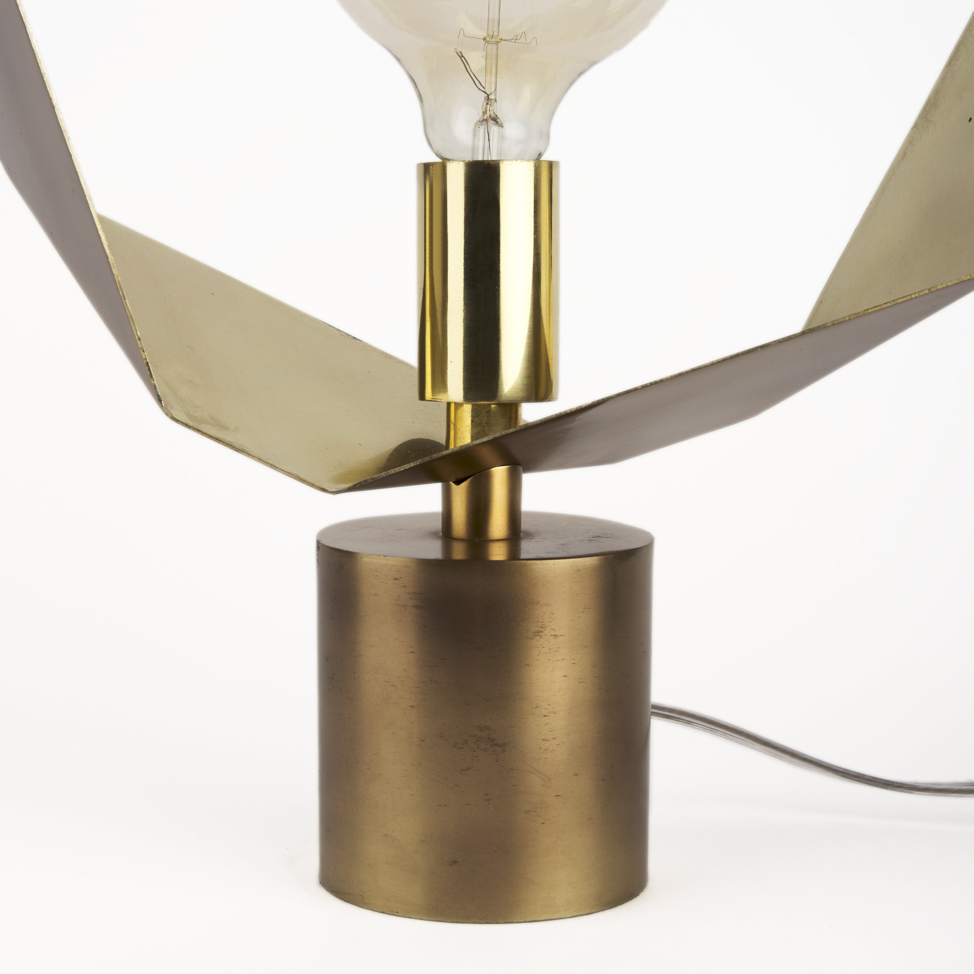shamir 15l x 15w gold geometric metal table lamp