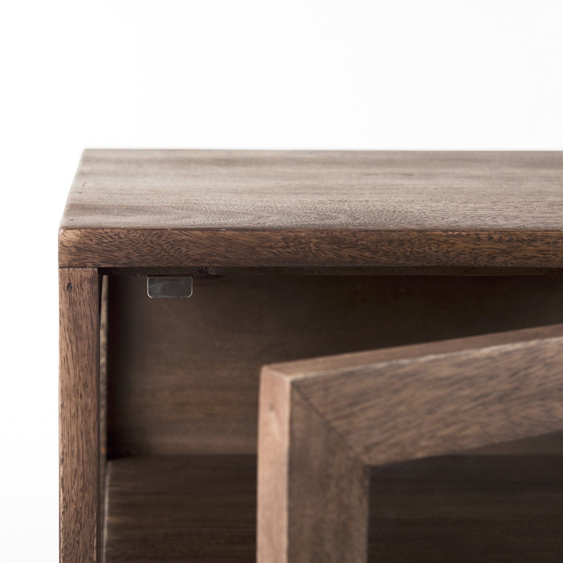 arelius 20l x 18w x 26h medium brown wood w/ black metal frame end/side table