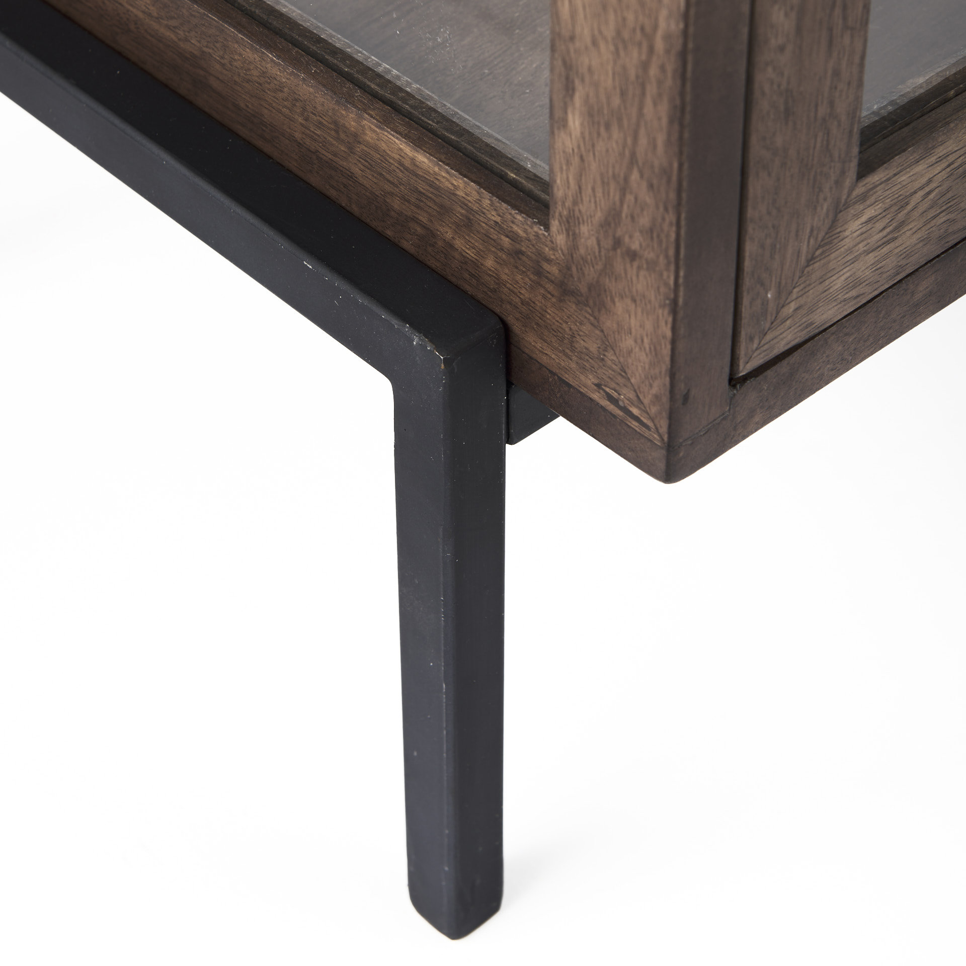 arelius 20l x 18w x 26h medium brown wood w/ black metal frame end/side table