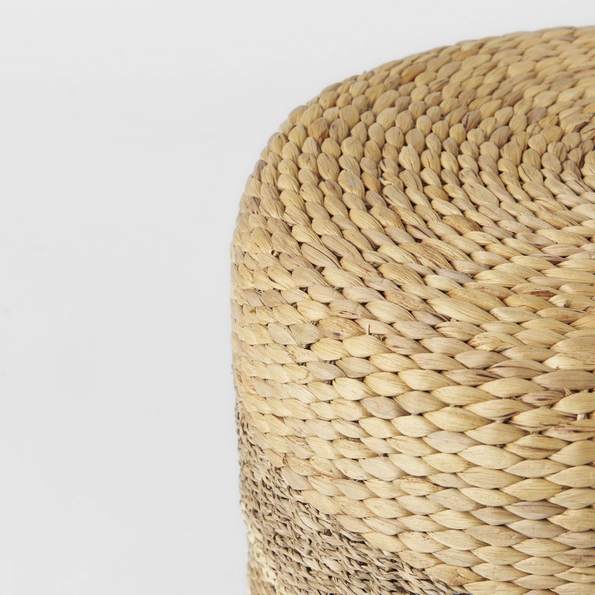 maya 17.7l x 17.7w x 17.7h light brown w/medium brown stripes seagrass round pouf