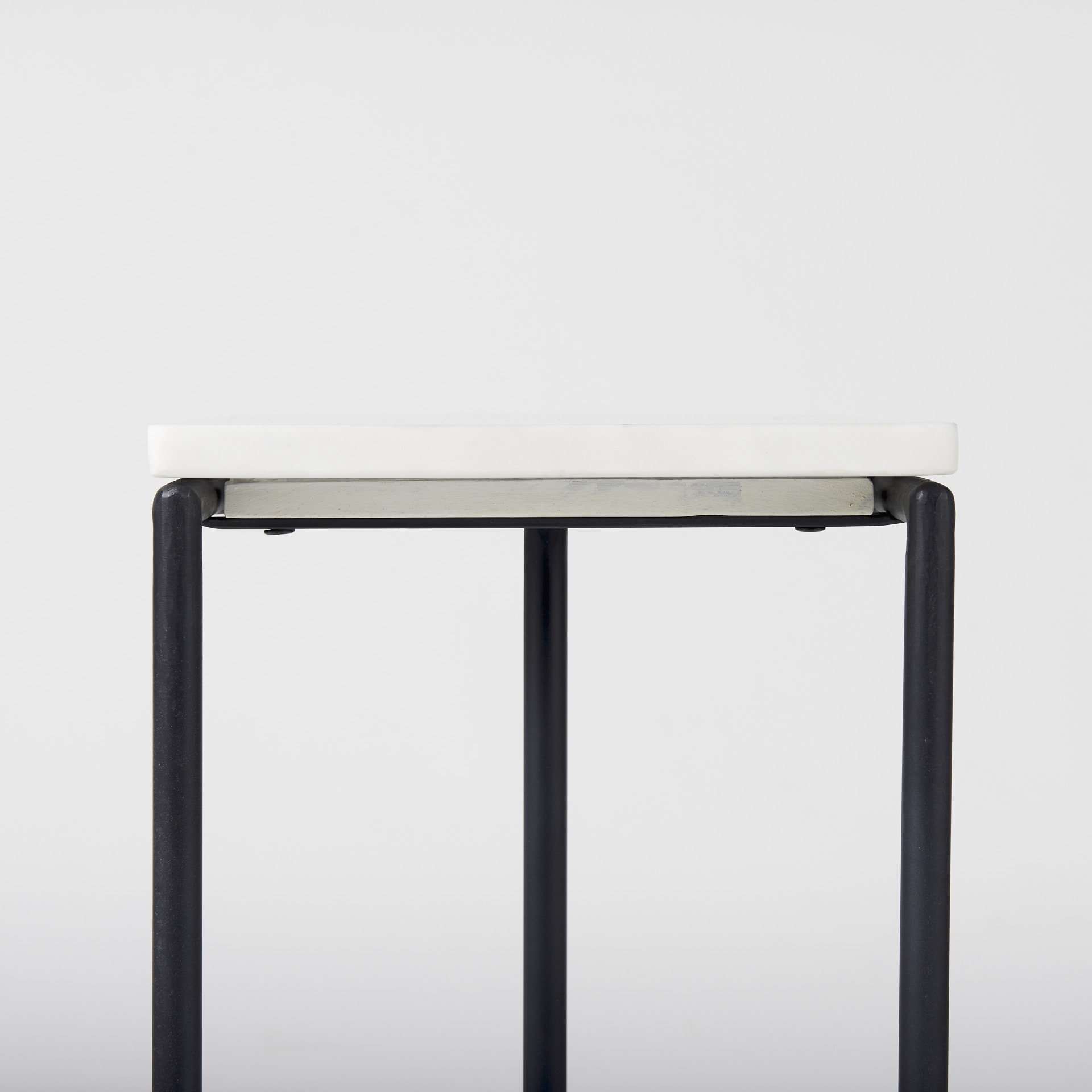 kyra 12.0l x 20.0w x 23.0h white marble top w/black iron frame c-shaped end and side table
