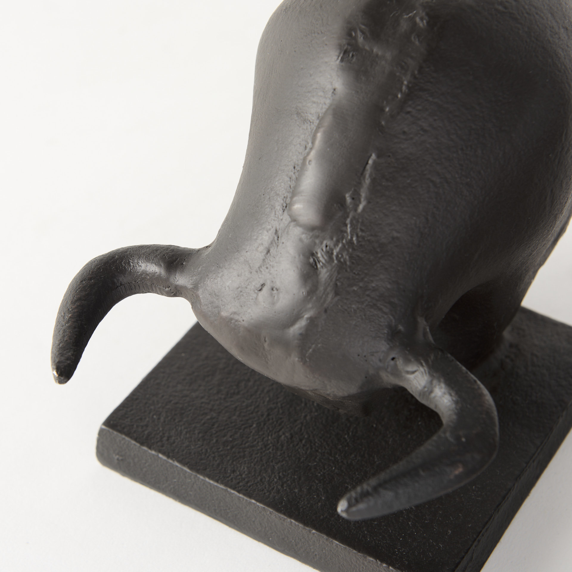tauro iii (set of 2) 10l x 5w black cast aluminum raging bull bookends