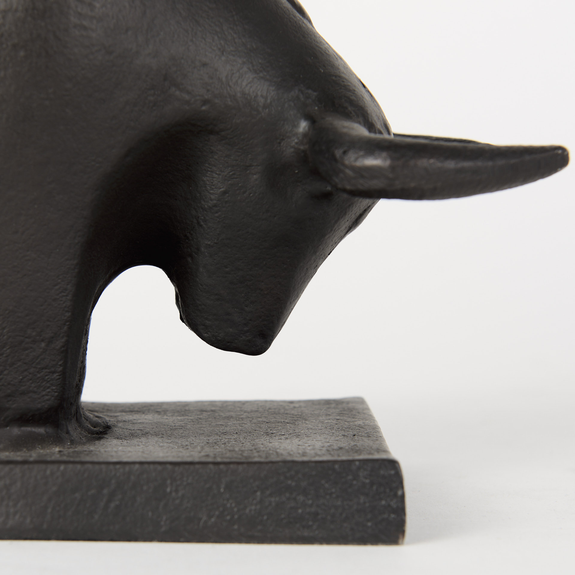 tauro iii (set of 2) 10l x 5w black cast aluminum raging bull bookends