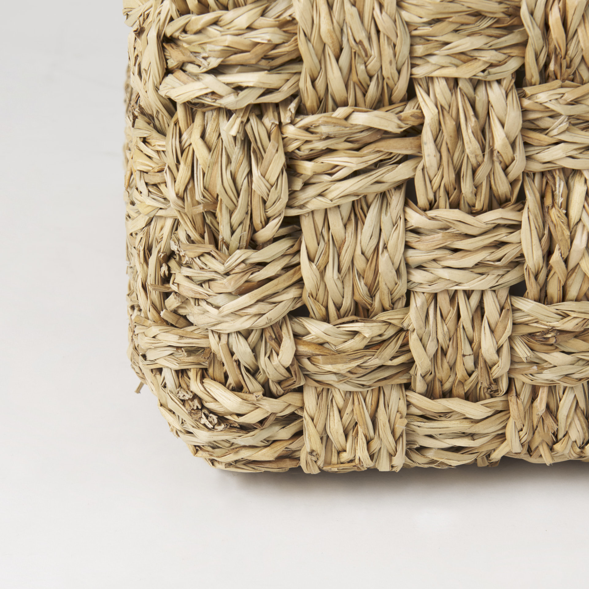 adele 17.7l x 17.7w x 17.7h medium brown seagrass woven square pouf