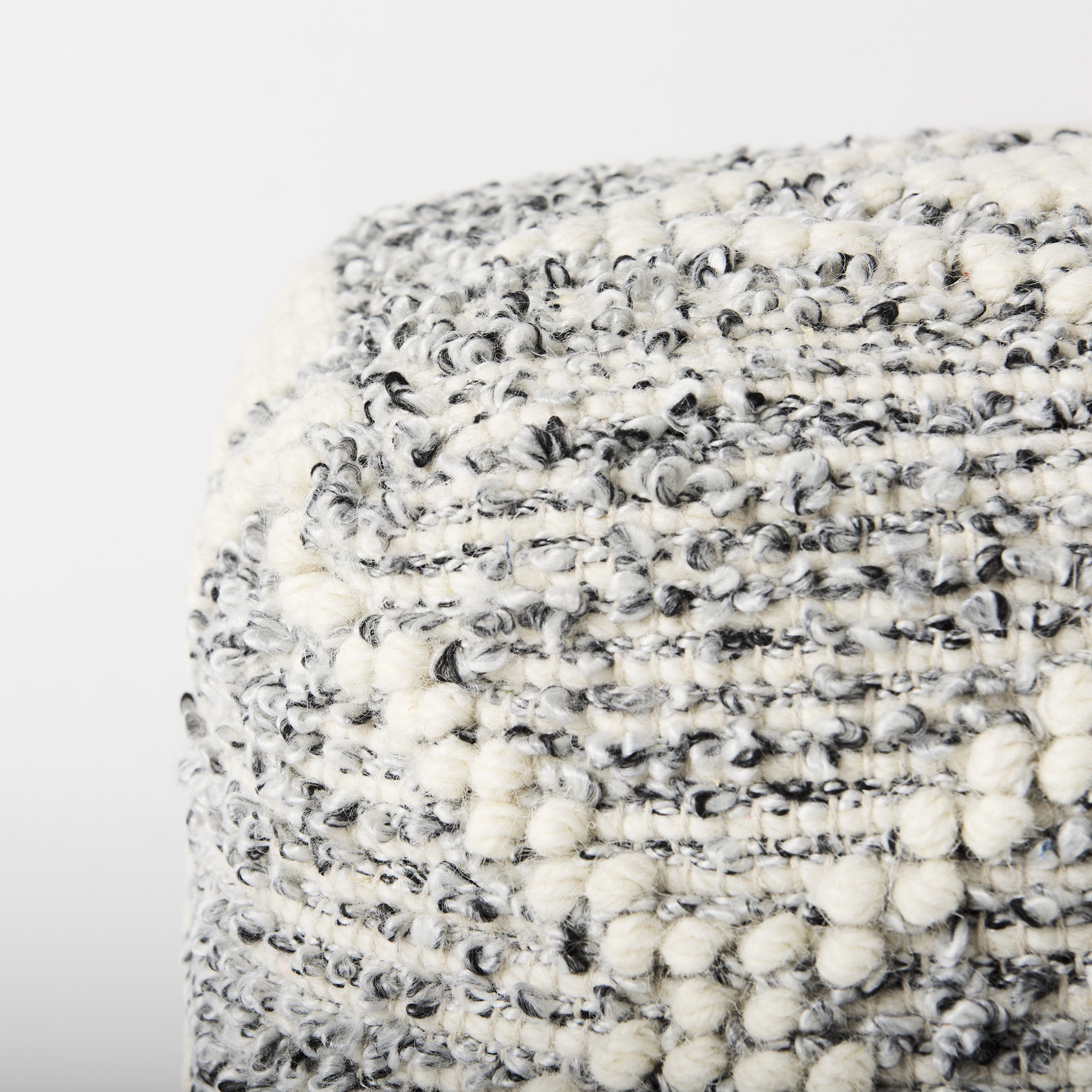 ekiya 16.0l x 16.0w x 16.0h black/white yarn and wool patterened pouf