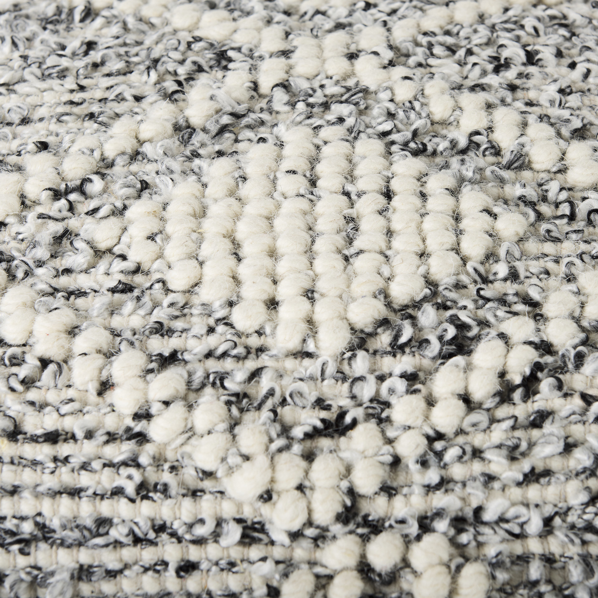 ekiya 16.0l x 16.0w x 16.0h black/white yarn and wool patterened pouf