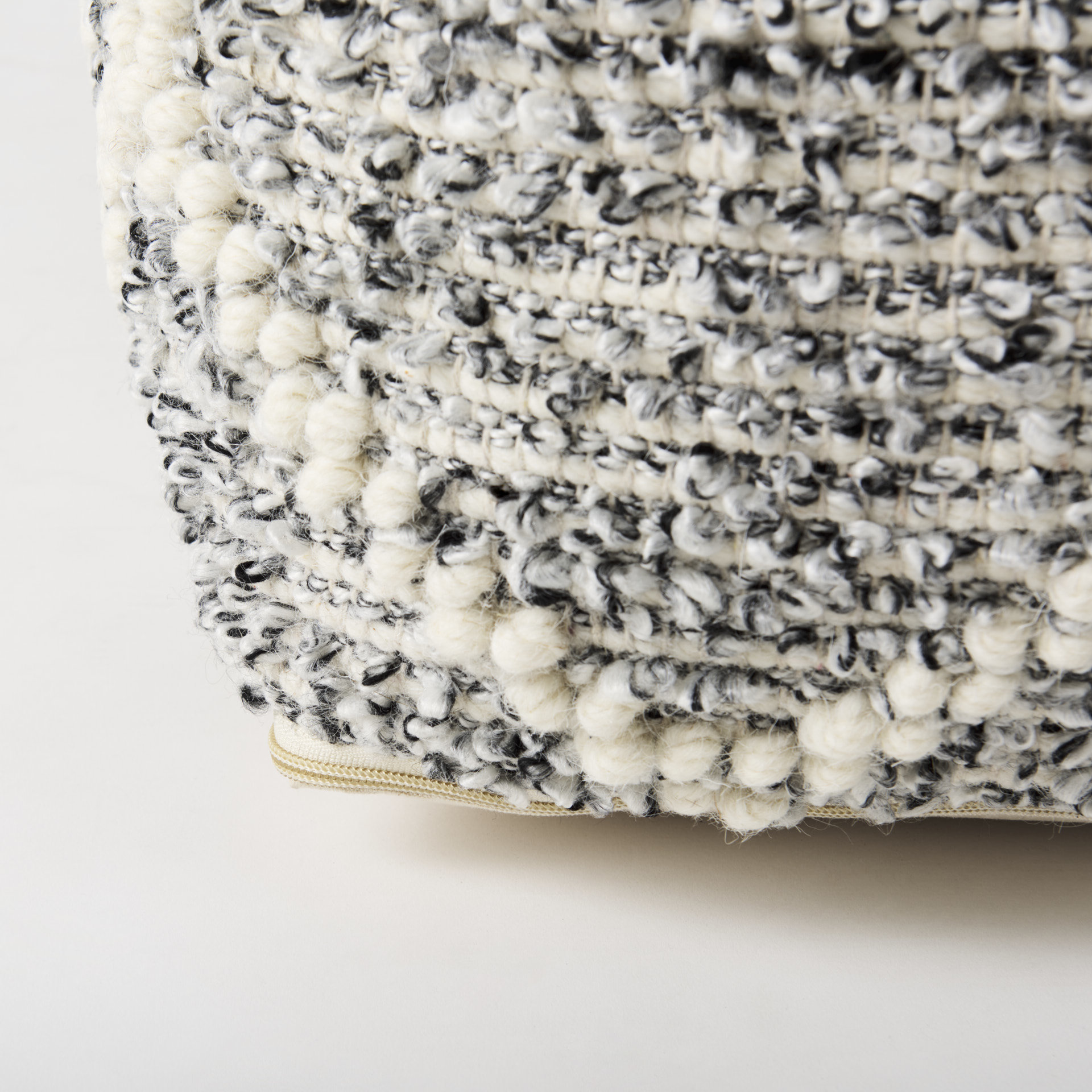 ekiya 16.0l x 16.0w x 16.0h black/white yarn and wool patterened pouf