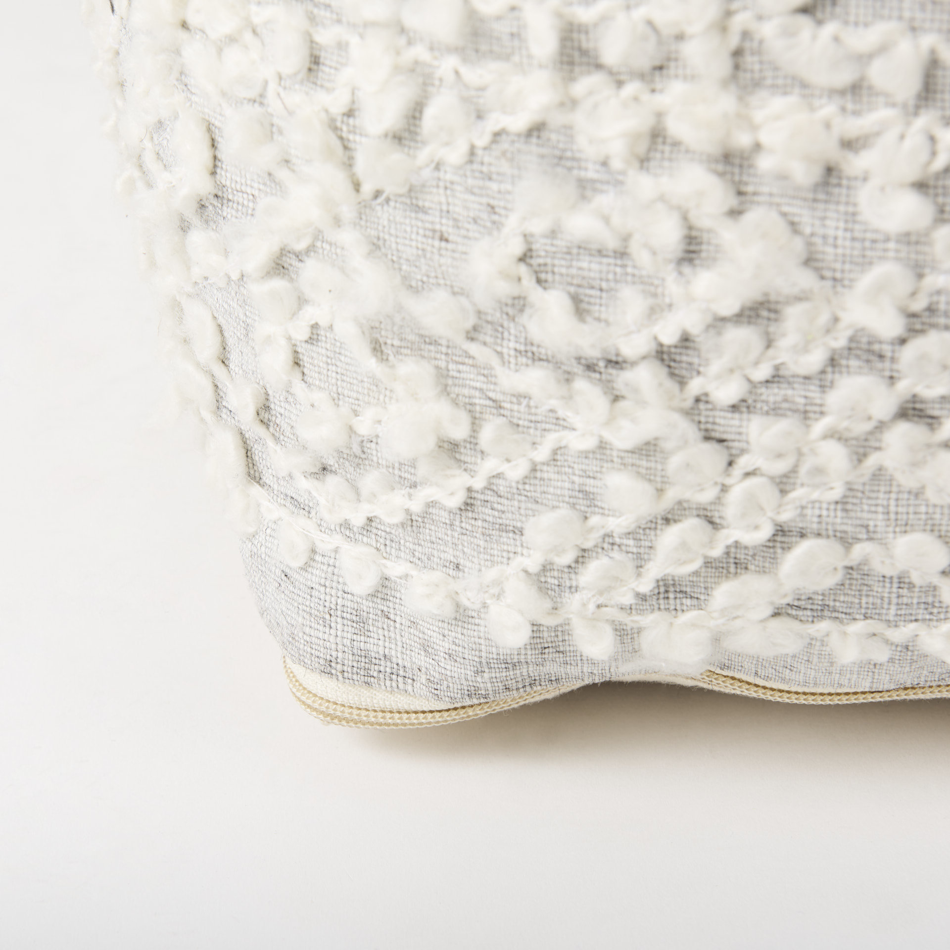 farida 6.0l x 16.0w x 16.0h light gray wool and polyester patterned pouf