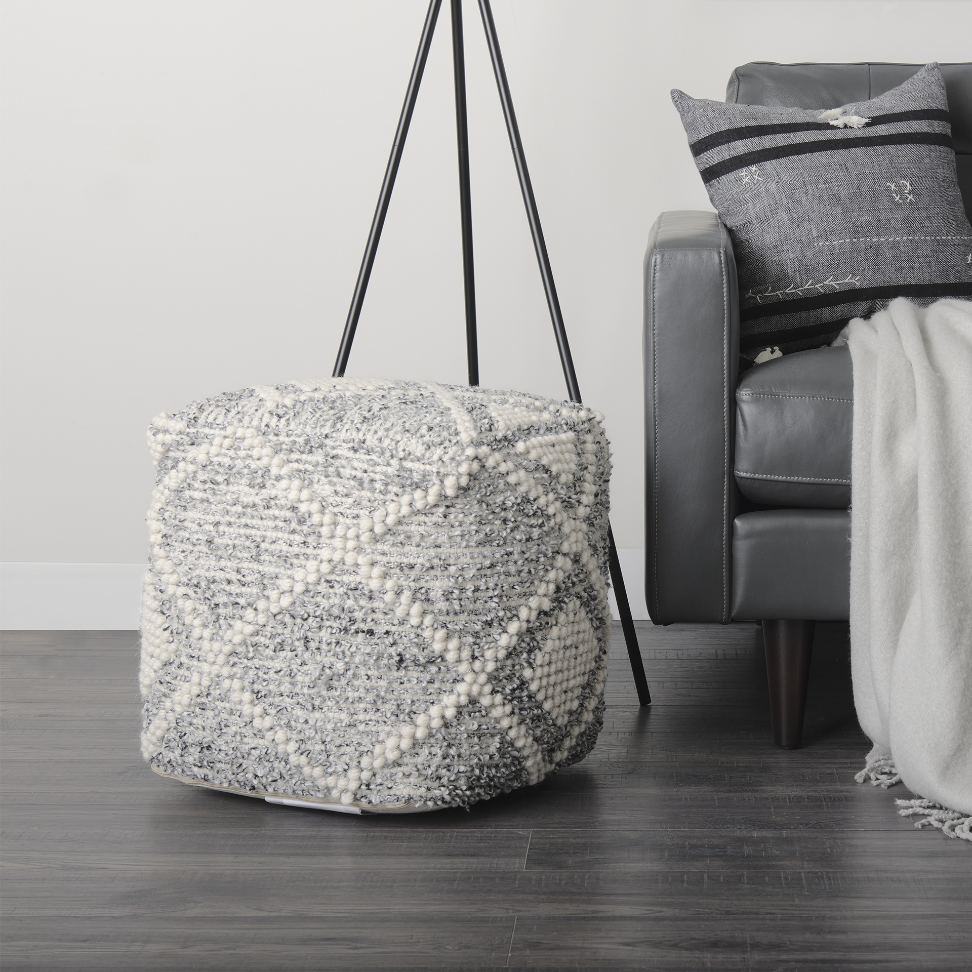 ekiya 16.0l x 16.0w x 16.0h black/white yarn and wool patterened pouf