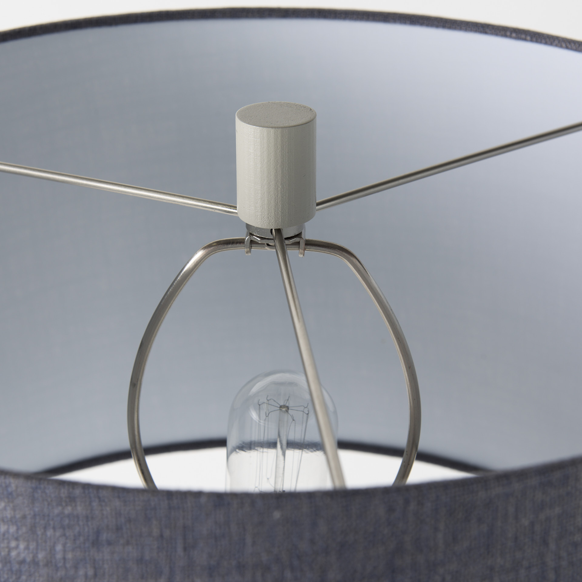 quinn 19.0l x 19.0w x 24.6h beige base w/navy fabric shade table lamp