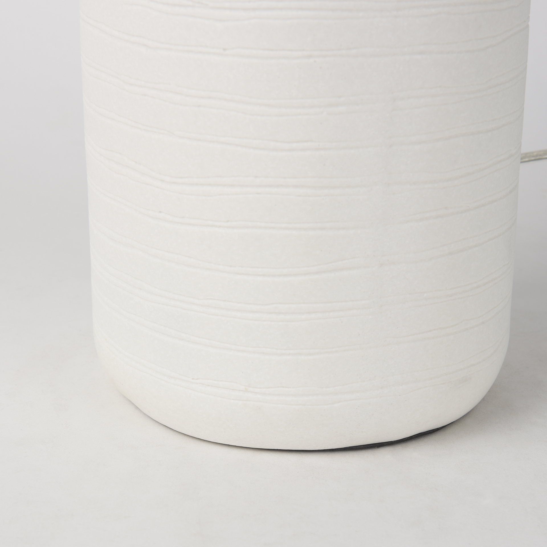 melanie 17.0l x 17.0w x 30.5h white shade w/white base table lamp