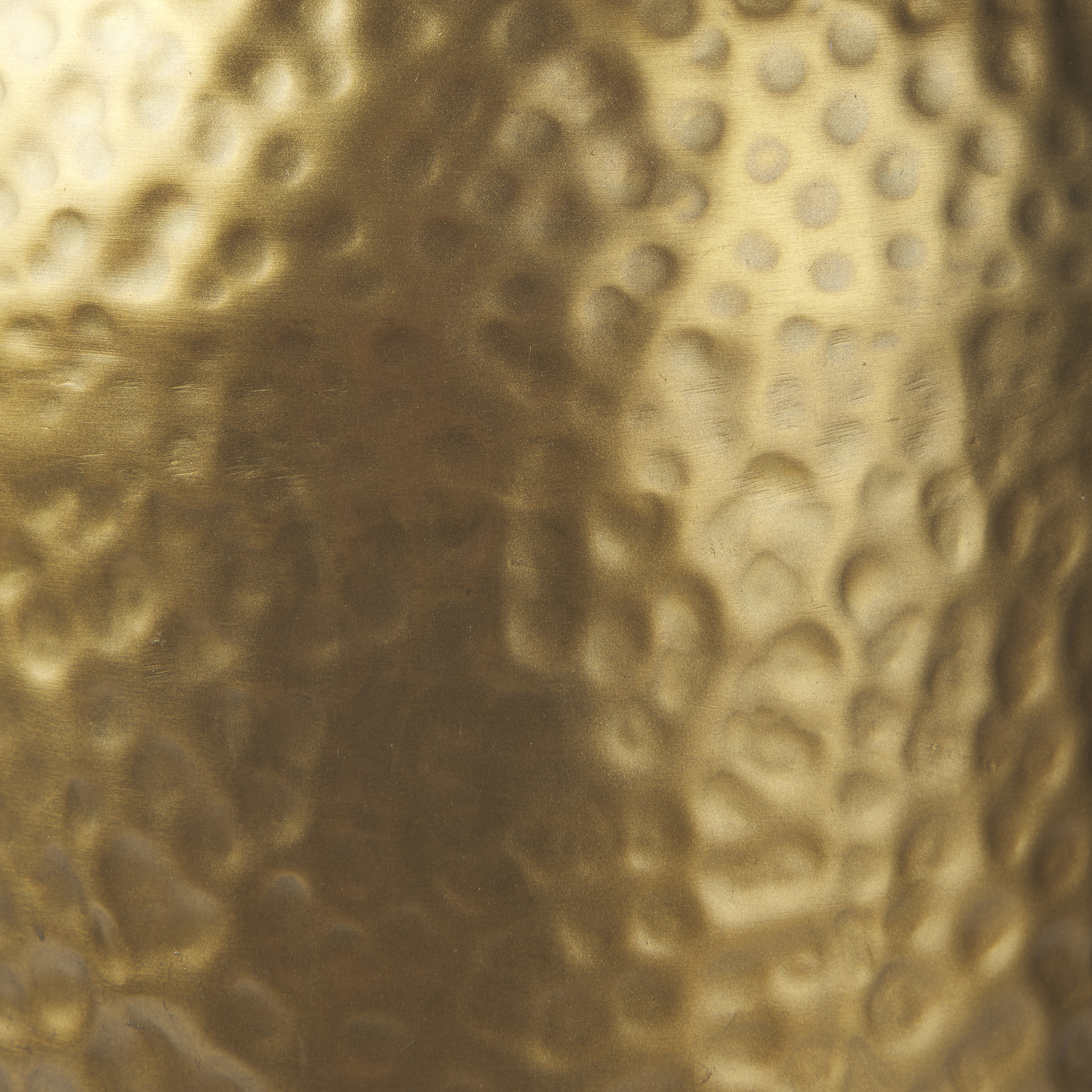 leo 18.0l x 18.0w x 31.0h gold hammered w/white fabric shade table lamp
