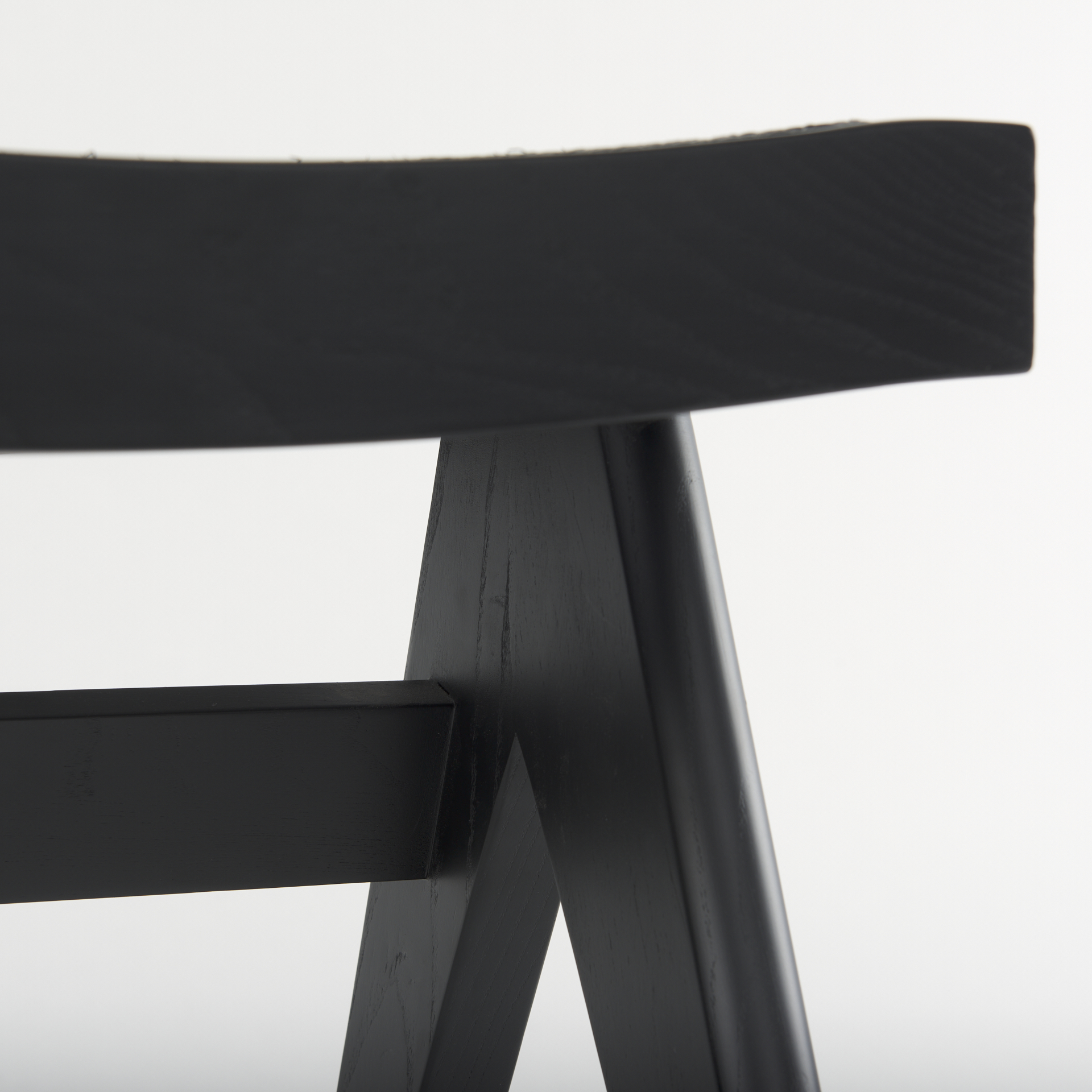 arvin 21.7l x 17.7w x 18.1h black wooden stool