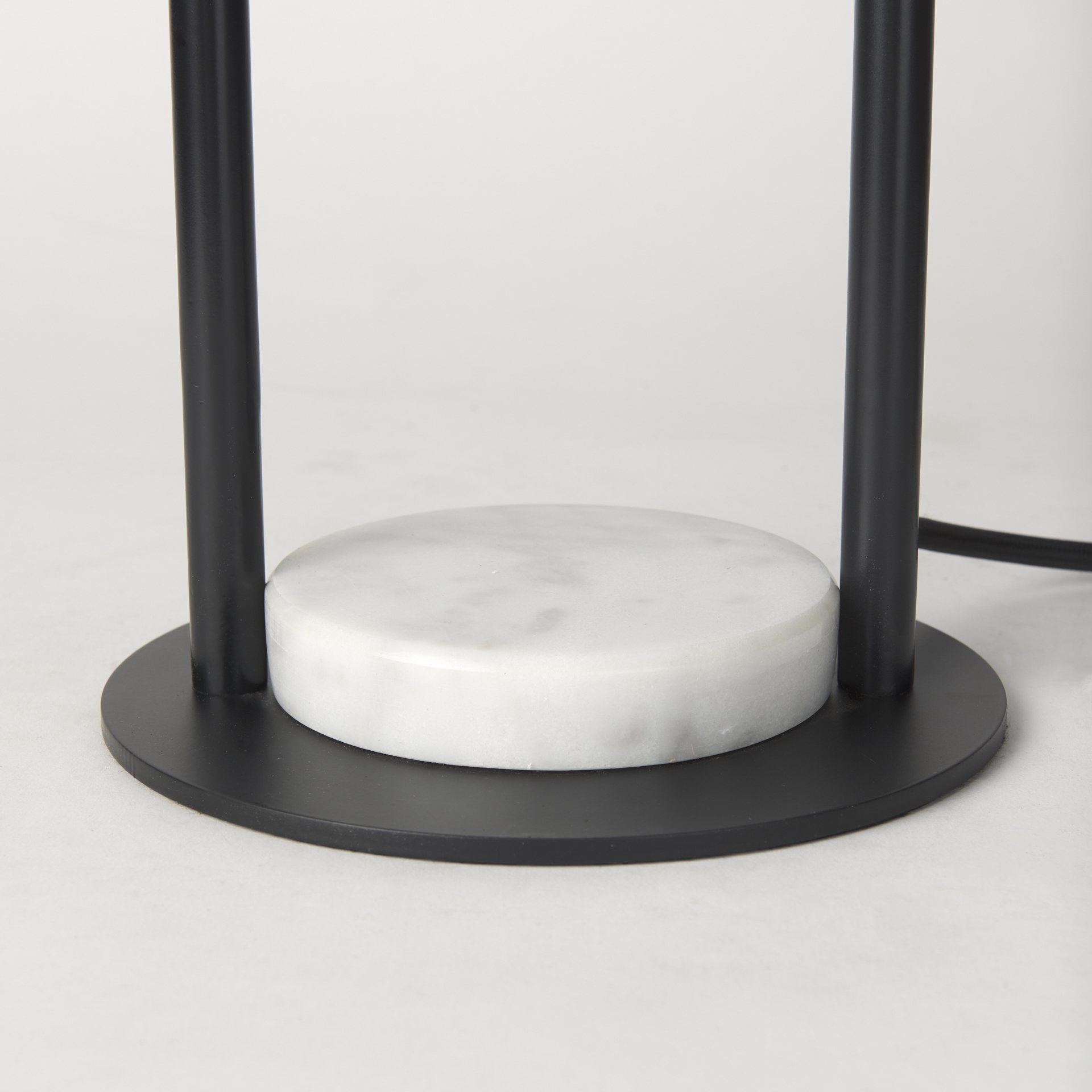 sarah 15.0l x 10.0w x 22.2h arched black metal w/marble cube and white shade table lamp