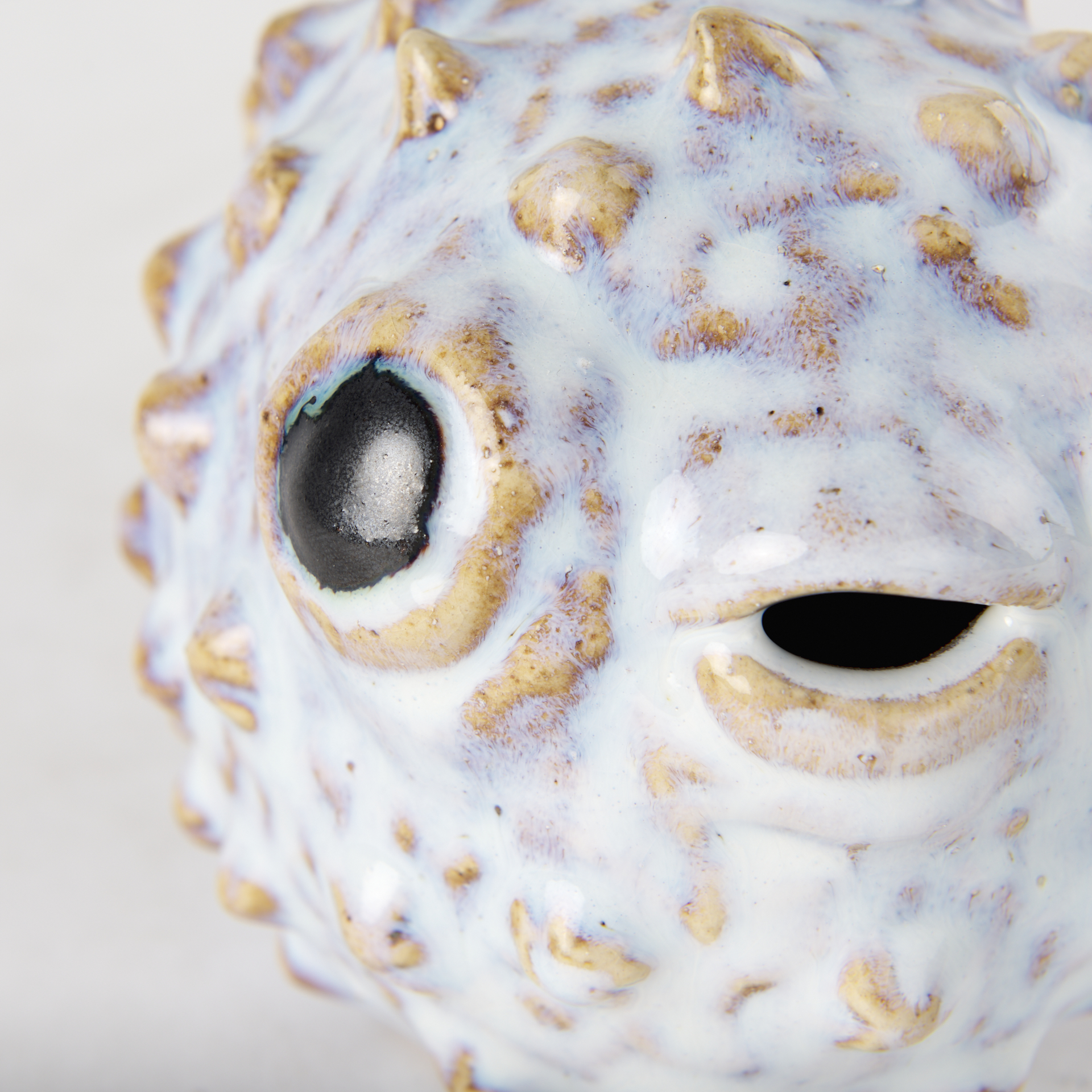 spike i (small) 8l x 4w off-white ceramic puffer fish