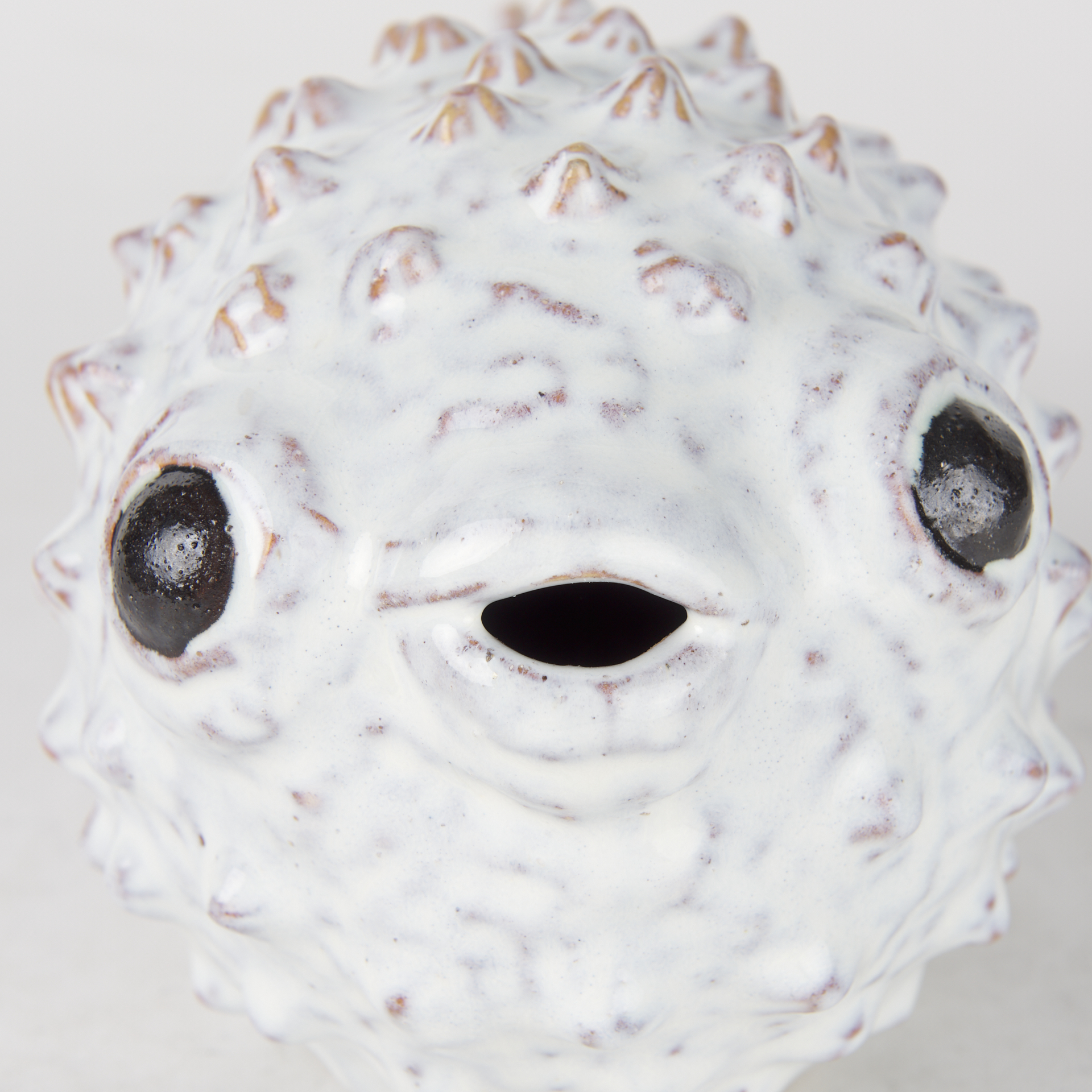 spike ii (large) 10l x 6w off-white ceramic puffer fish