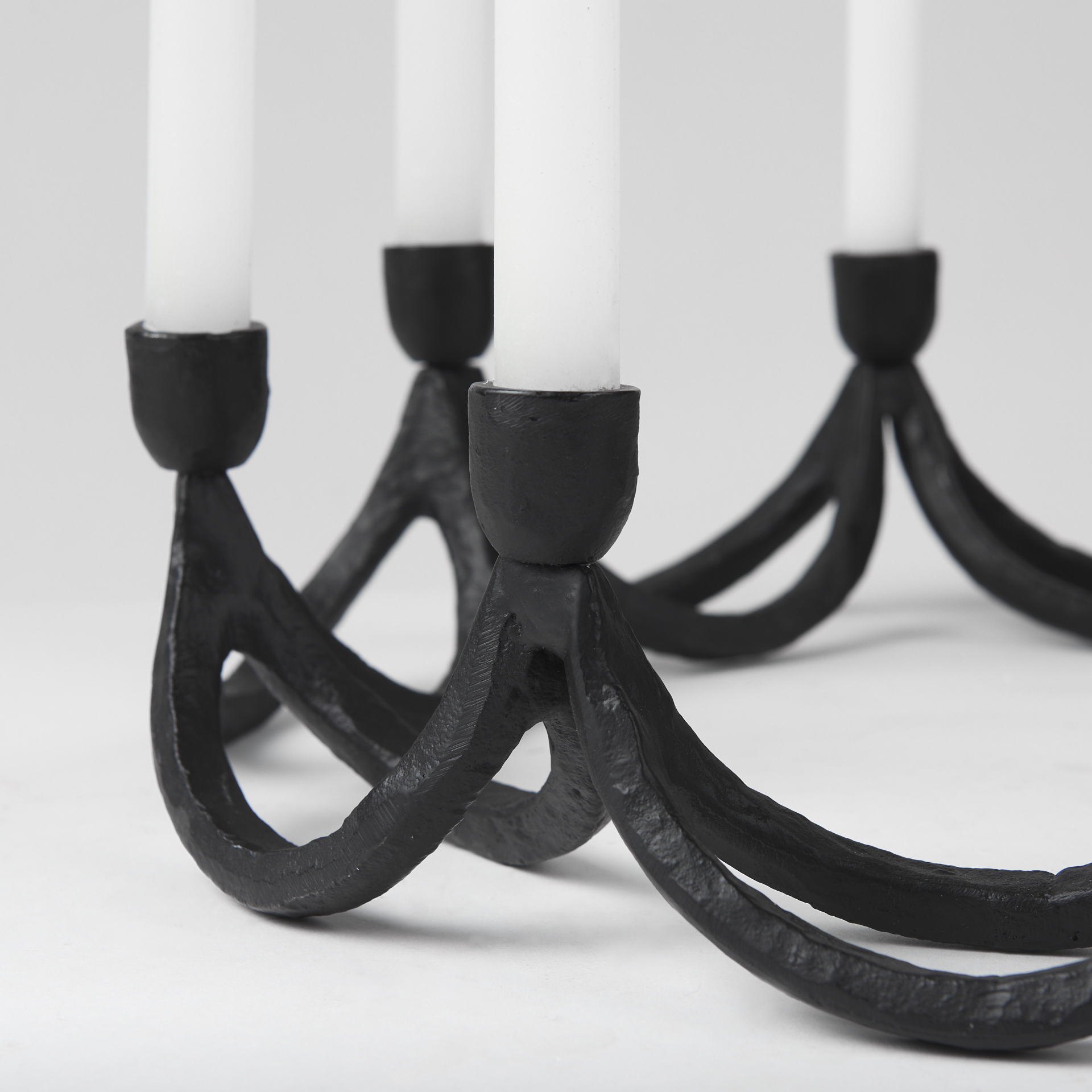 seraph round candle holder