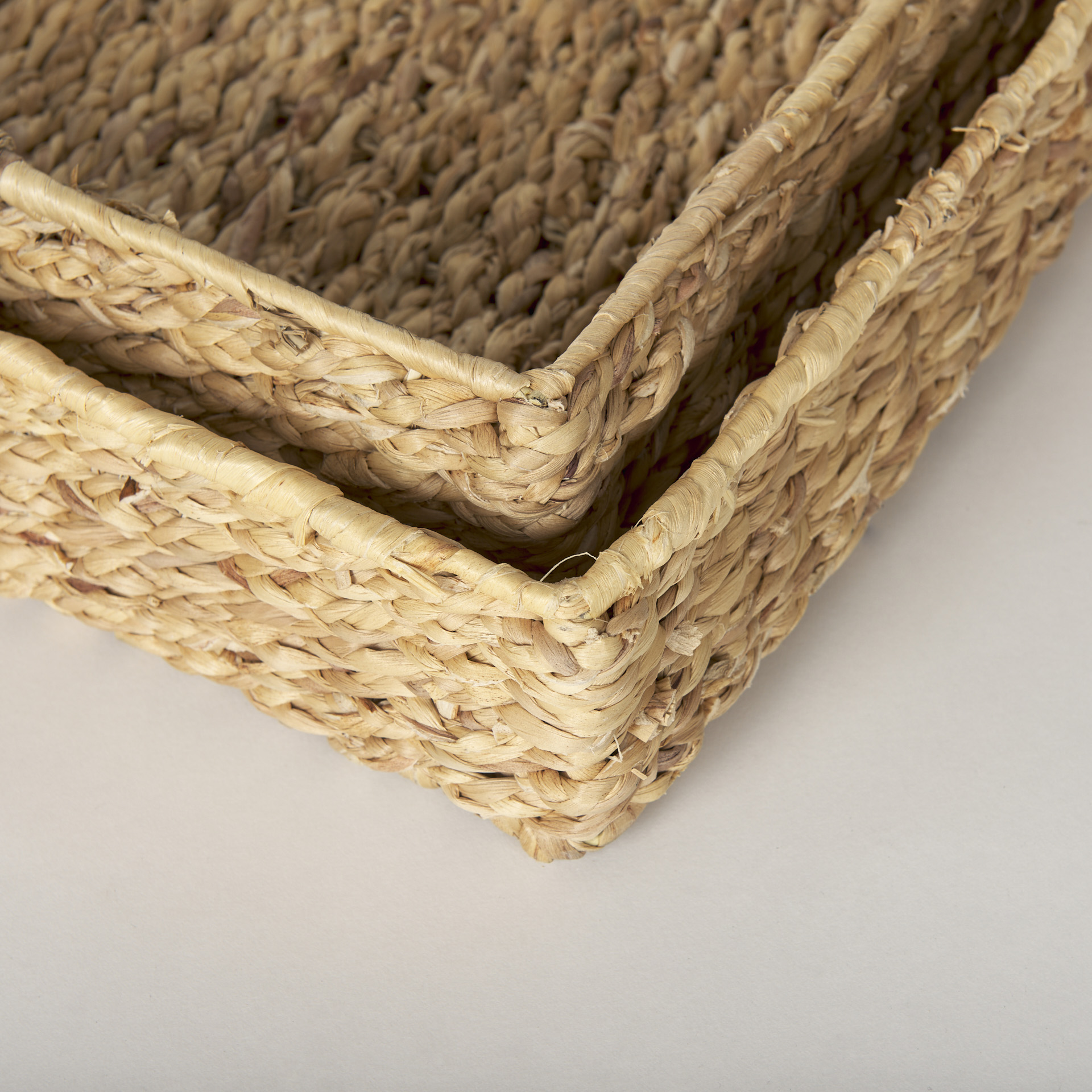 hona set of 2 large recatangular nesting water hyacinth trays