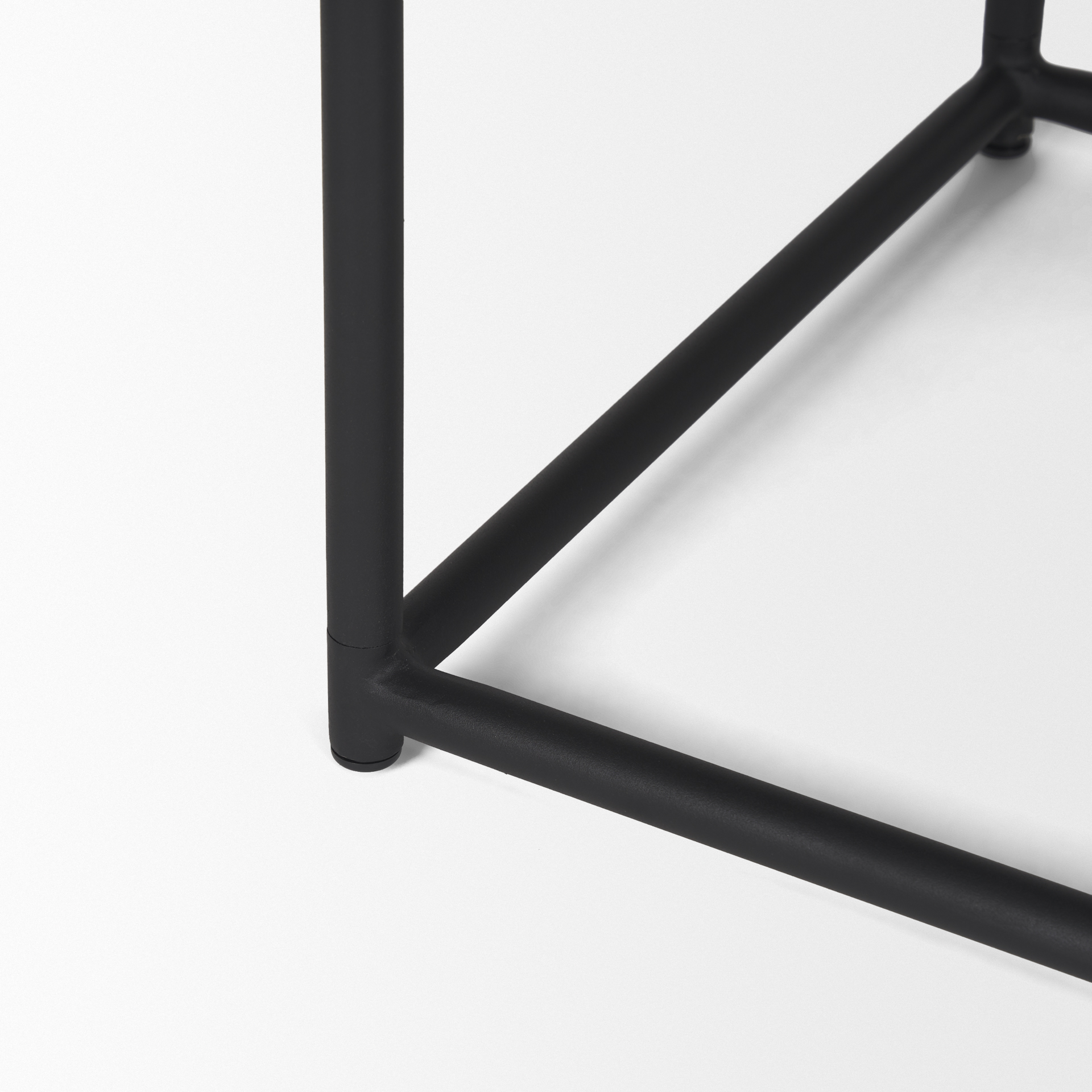 taniel black leather w/ black metal stool