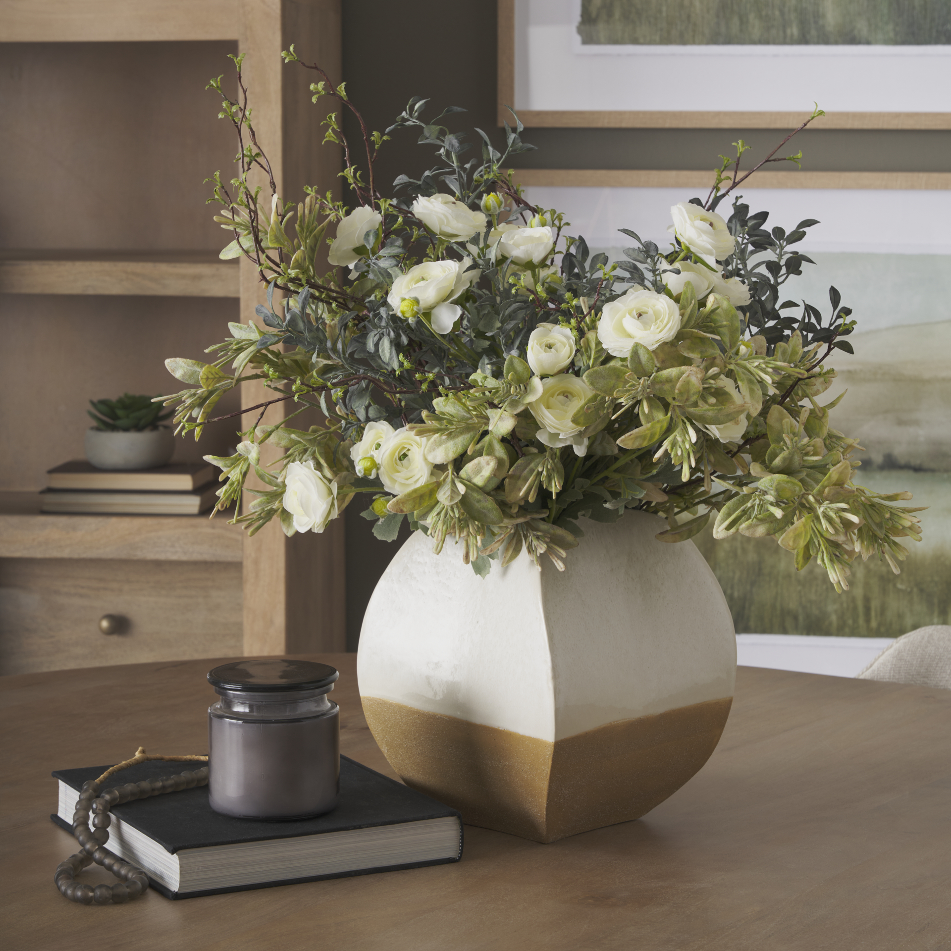 vania short off white w/ tan textured ceramic vase