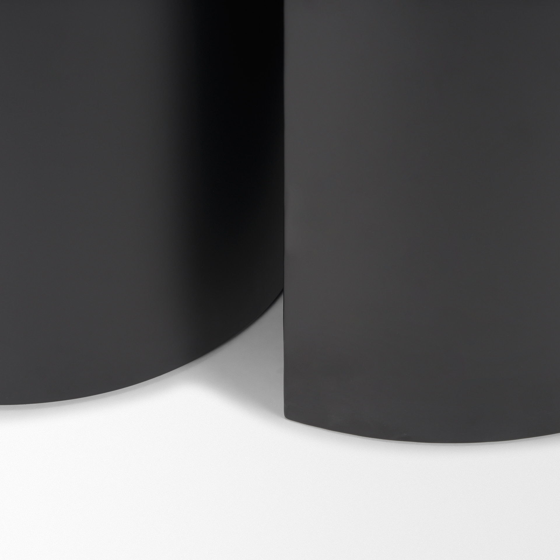 varden matte black metal w/ dark brown wood top nesting accent tables
