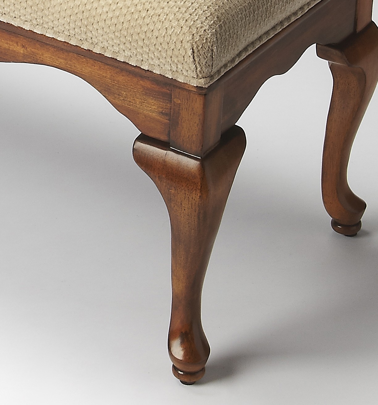 Traditional Olive Brown Bench with Cream Tufted Upholstered Seat 4 Traditional Olive Brown Bench with Cream Tufted Upholstered Seat - Image 4