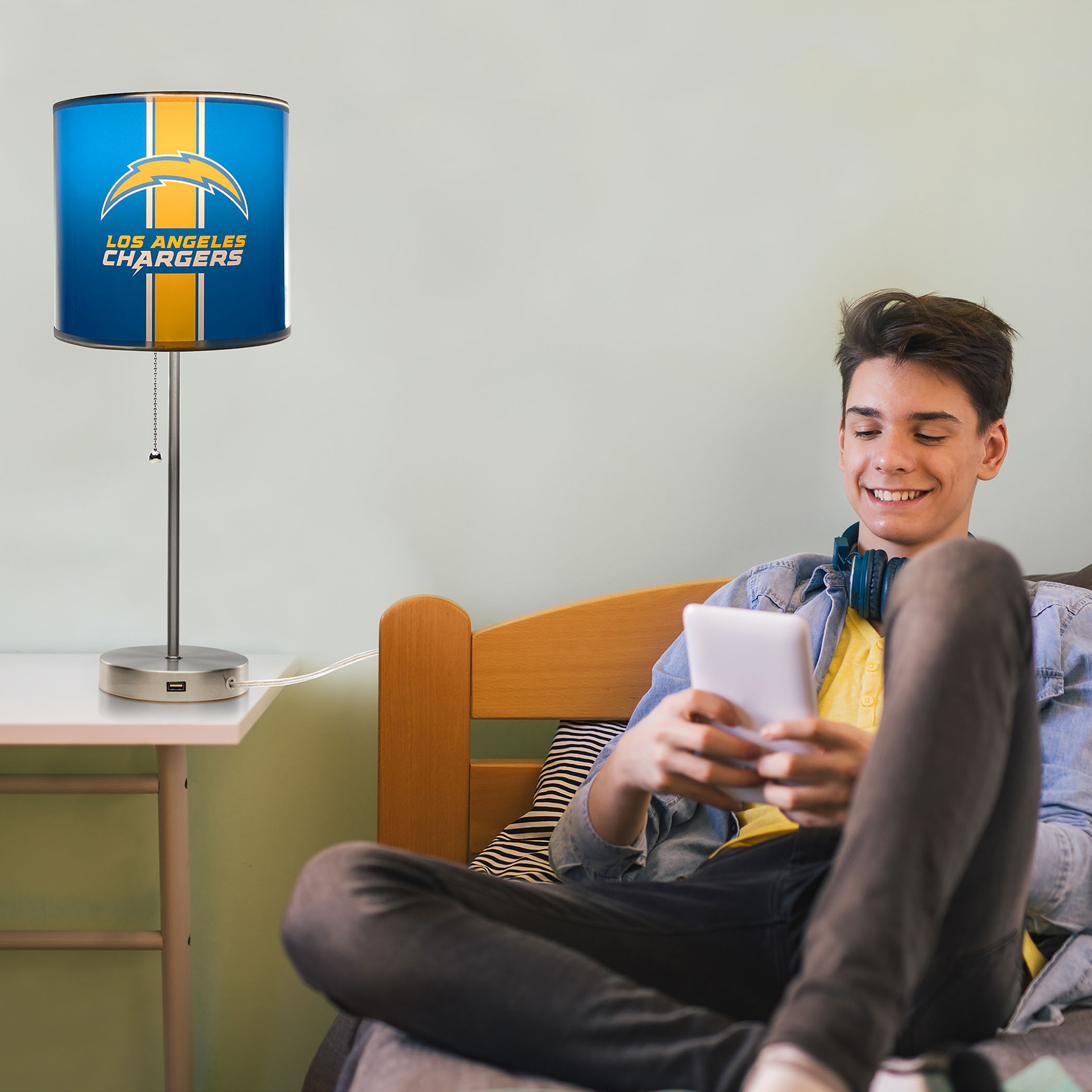 los angeles chargers chrome usb charging lamp with shade
