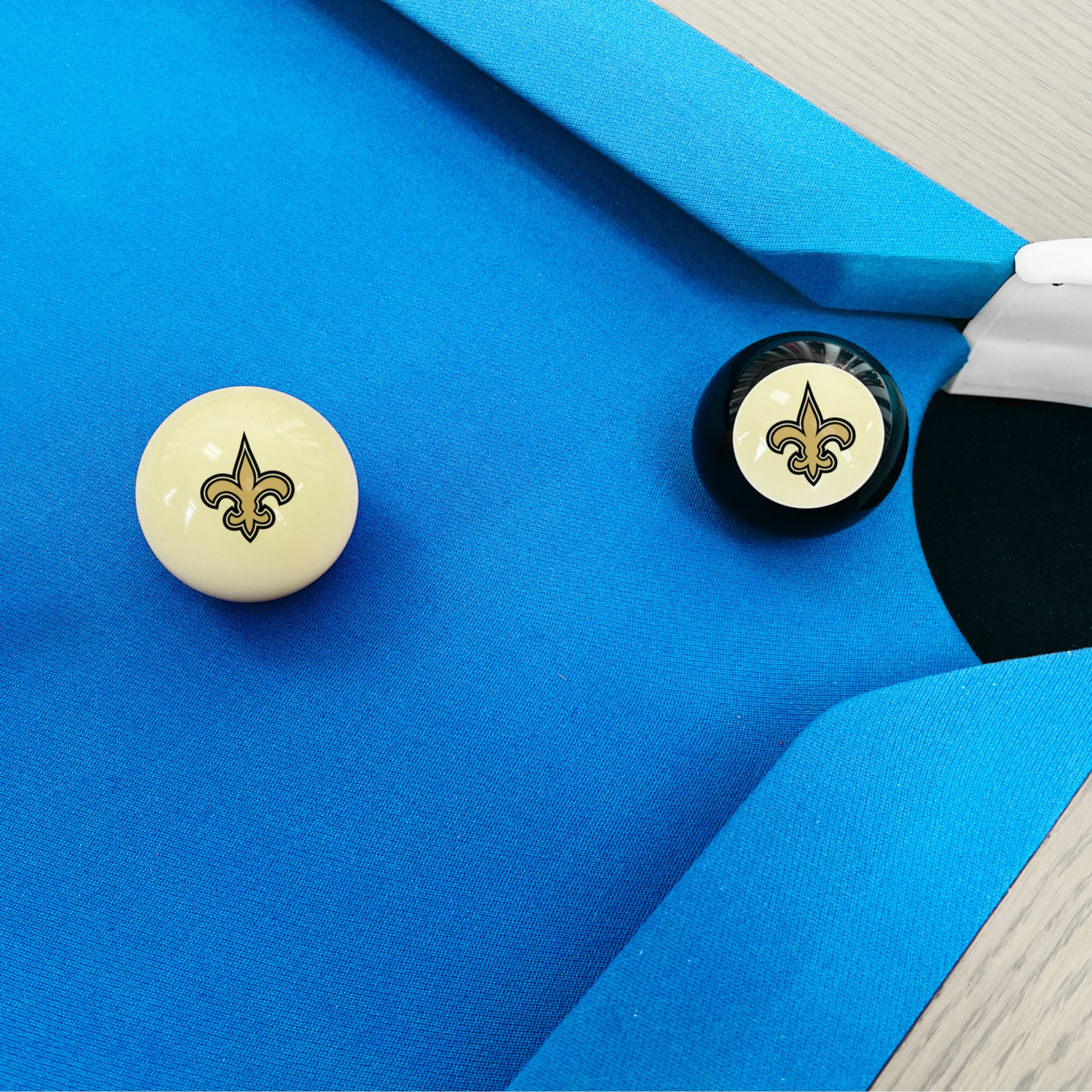 new orleans saints polyester logo cue ball and 8 ball