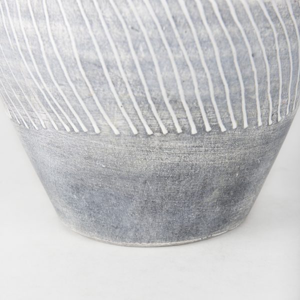 Blume 10H Off White w Gray Textured Vase 7