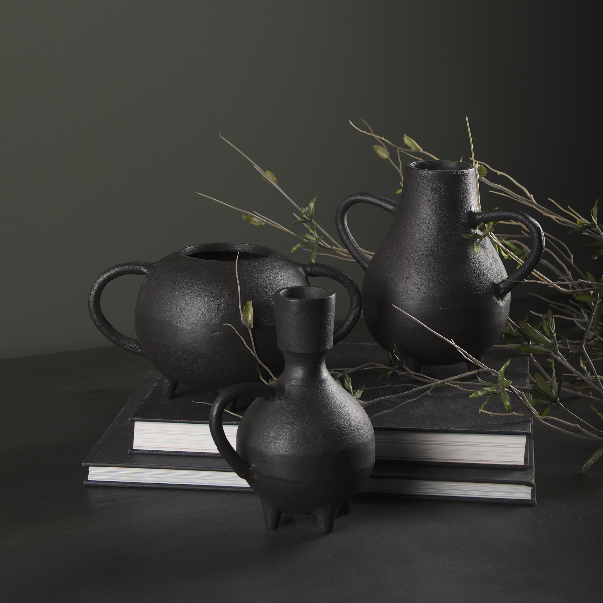 Cyrus Black Two handled Vase Decorative Object 4 Cyrus Black Two handled Vase Decorative Object - Image 4