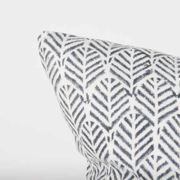 Jennelle Cream w Indigo Print Linen Square Decorative Pillow Cover 5