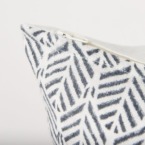 Jennelle Cream w Indigo Print Linen Square Decorative Pillow Cover 7