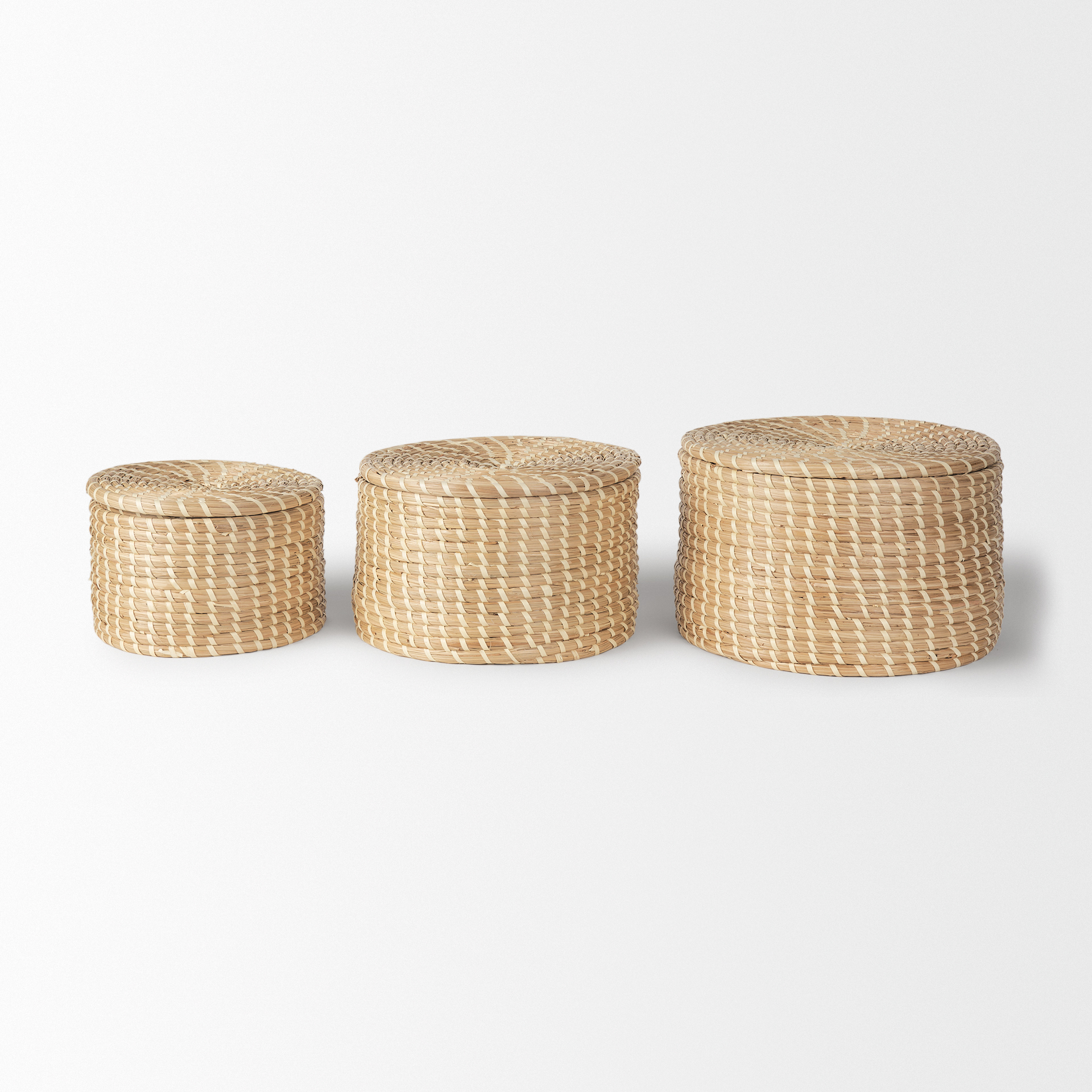 Kailini Set of 3 Nesting Seagrass & Palm Leaf Boxes with Lids 2 Kailini Set of 3 Nesting Seagrass & Palm Leaf Boxes with Lids - Image 2