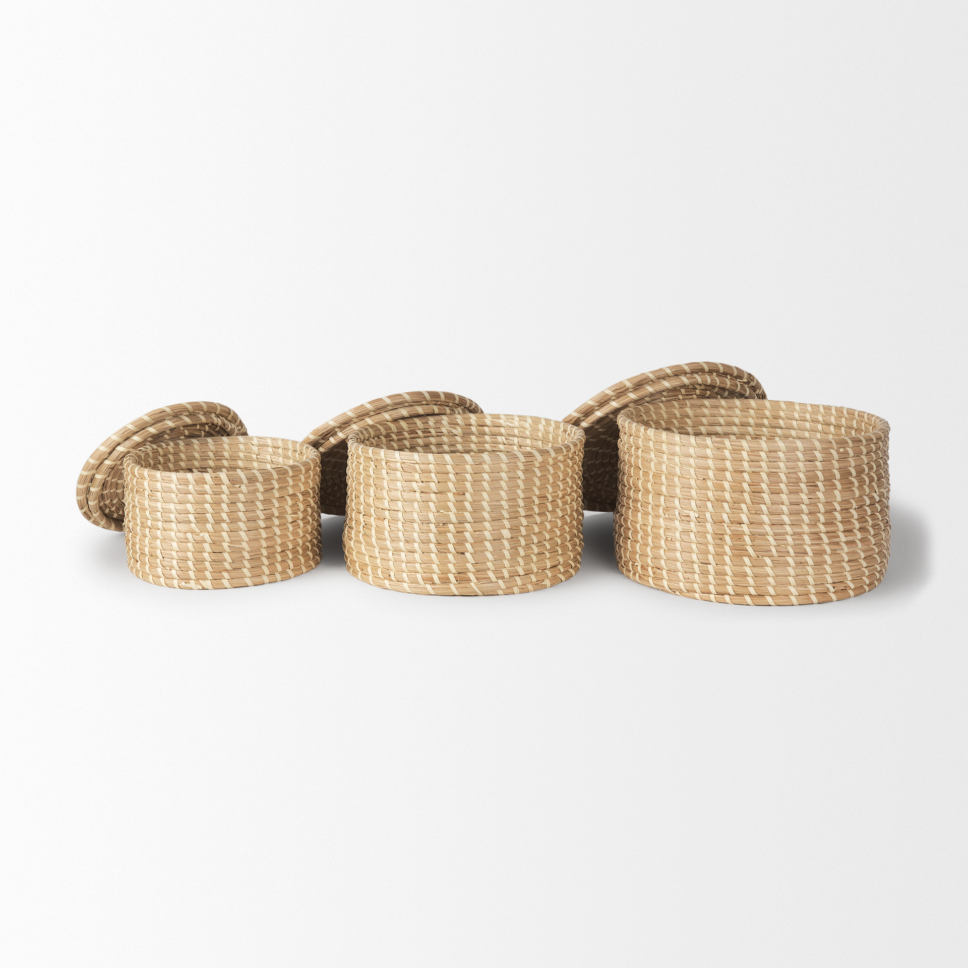 Kailini Set of 3 Nesting Seagrass & Palm Leaf Boxes with Lids 3 Kailini Set of 3 Nesting Seagrass & Palm Leaf Boxes with Lids - Image 3