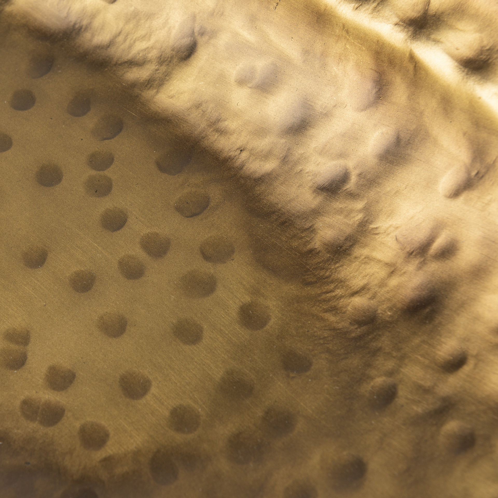 Karmen (Set of 2) Gold Hammered Oversized Bowls 6 Karmen (Set of 2) Gold Hammered Oversized Bowls - Image 6