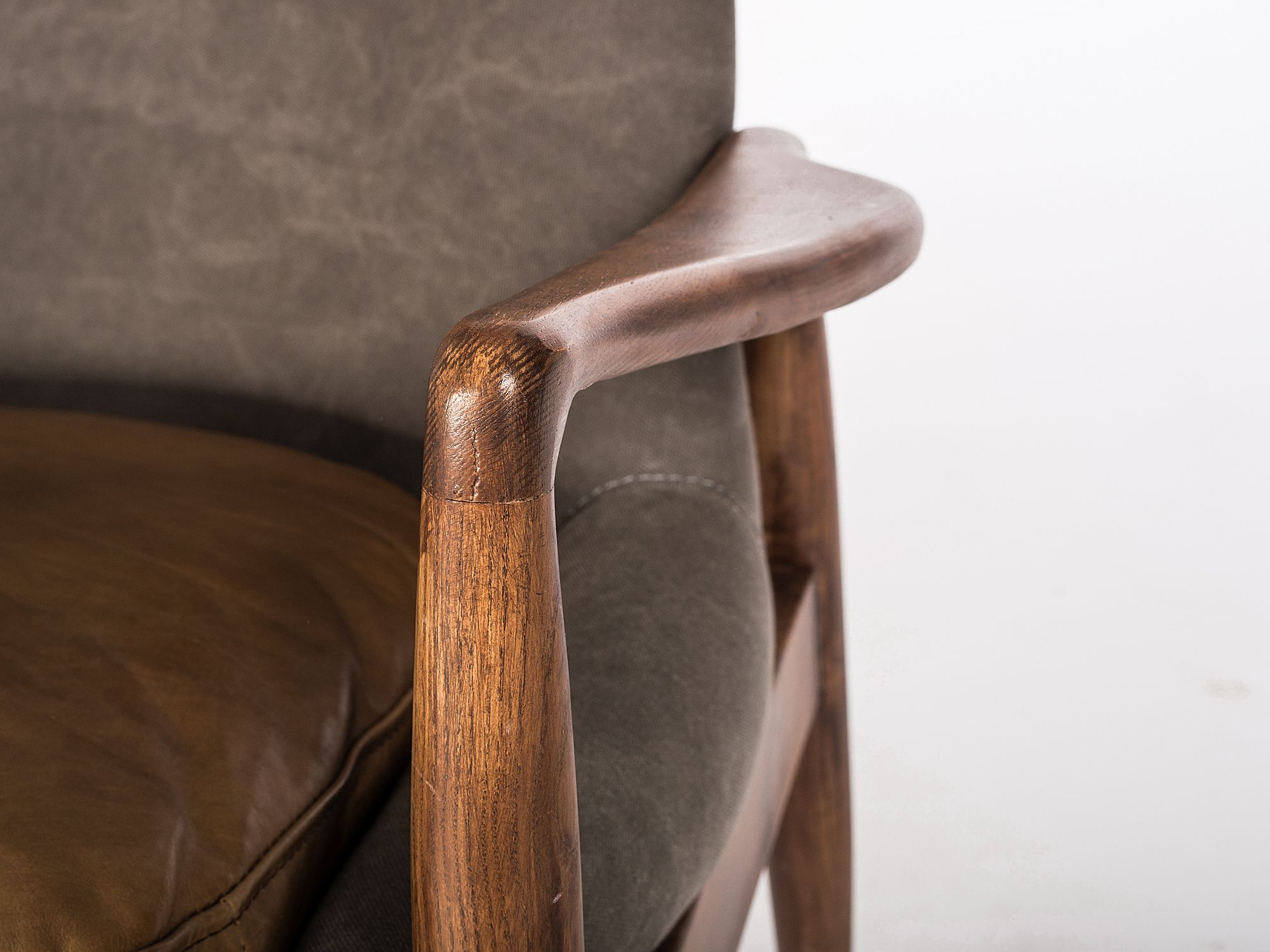 REYNOLDS Ash Grey Leather Lounge Chair Natural Ash Frame