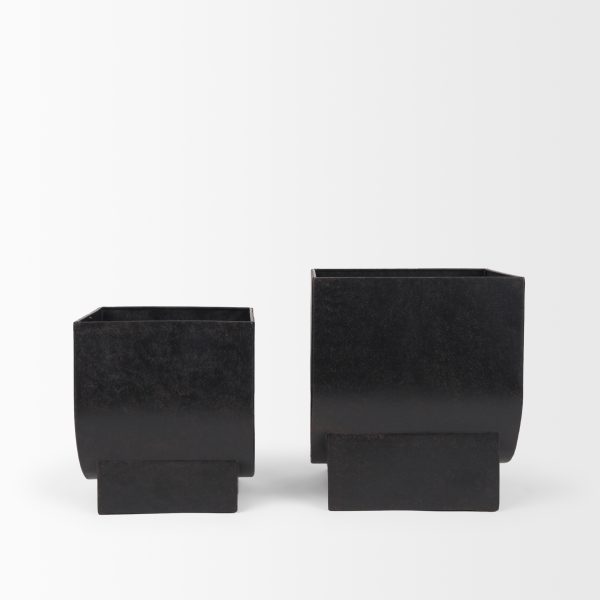 Medina Antiqued Black Metal Planters Set of 2 2