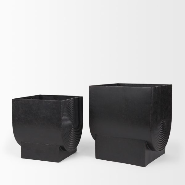 Medina Antiqued Black Metal Planters Set of 2 3