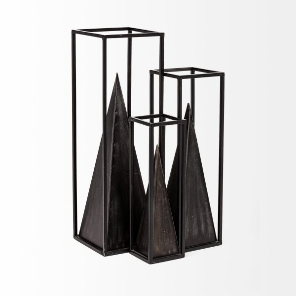 Memphis II Medium 4L x 4W Black Metal Pyramid In A Square Frame 4
