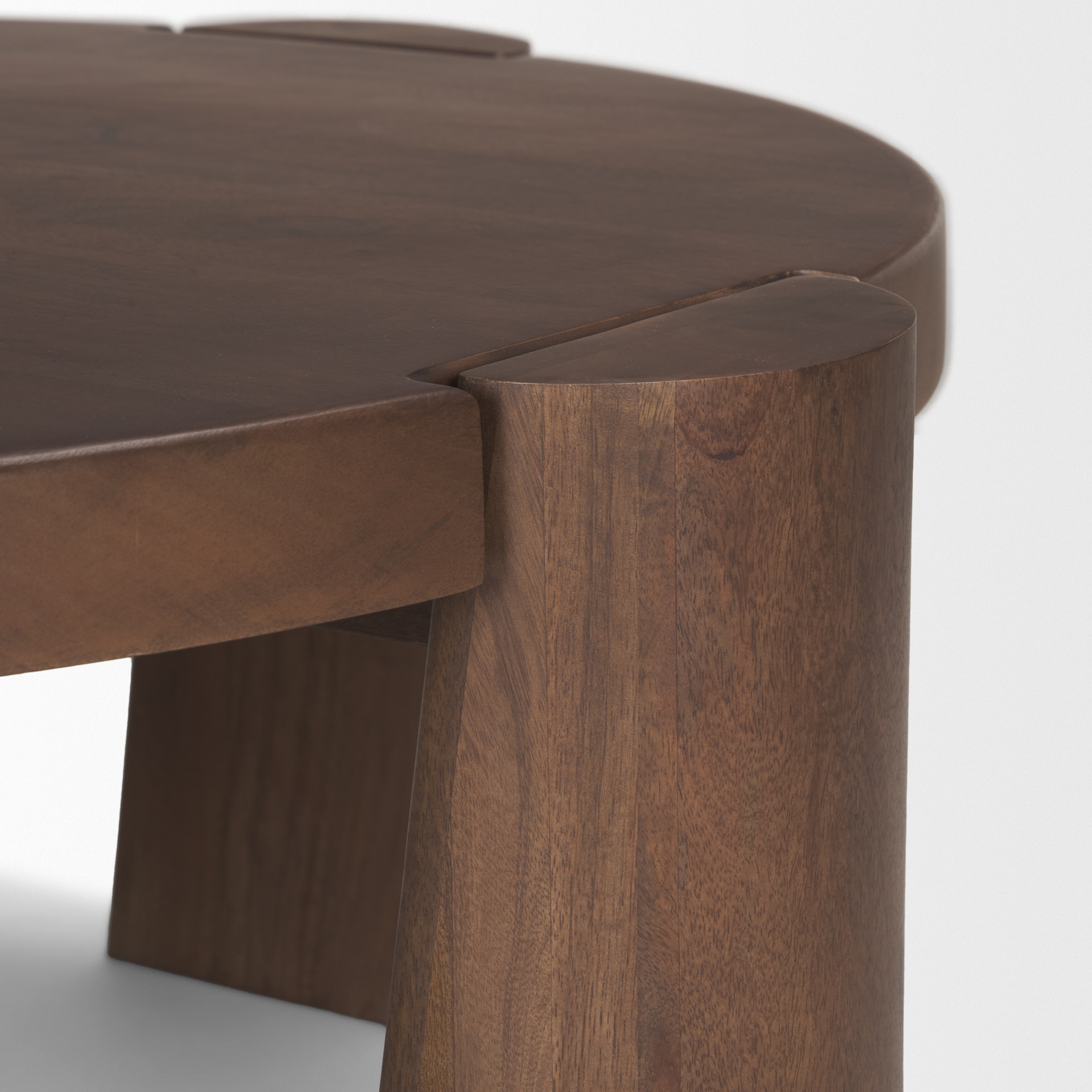Tammar Round Wood w/ Tapered Legs Coffee Table 7 Tammar Round Wood w/ Tapered Legs Coffee Table - Image 7