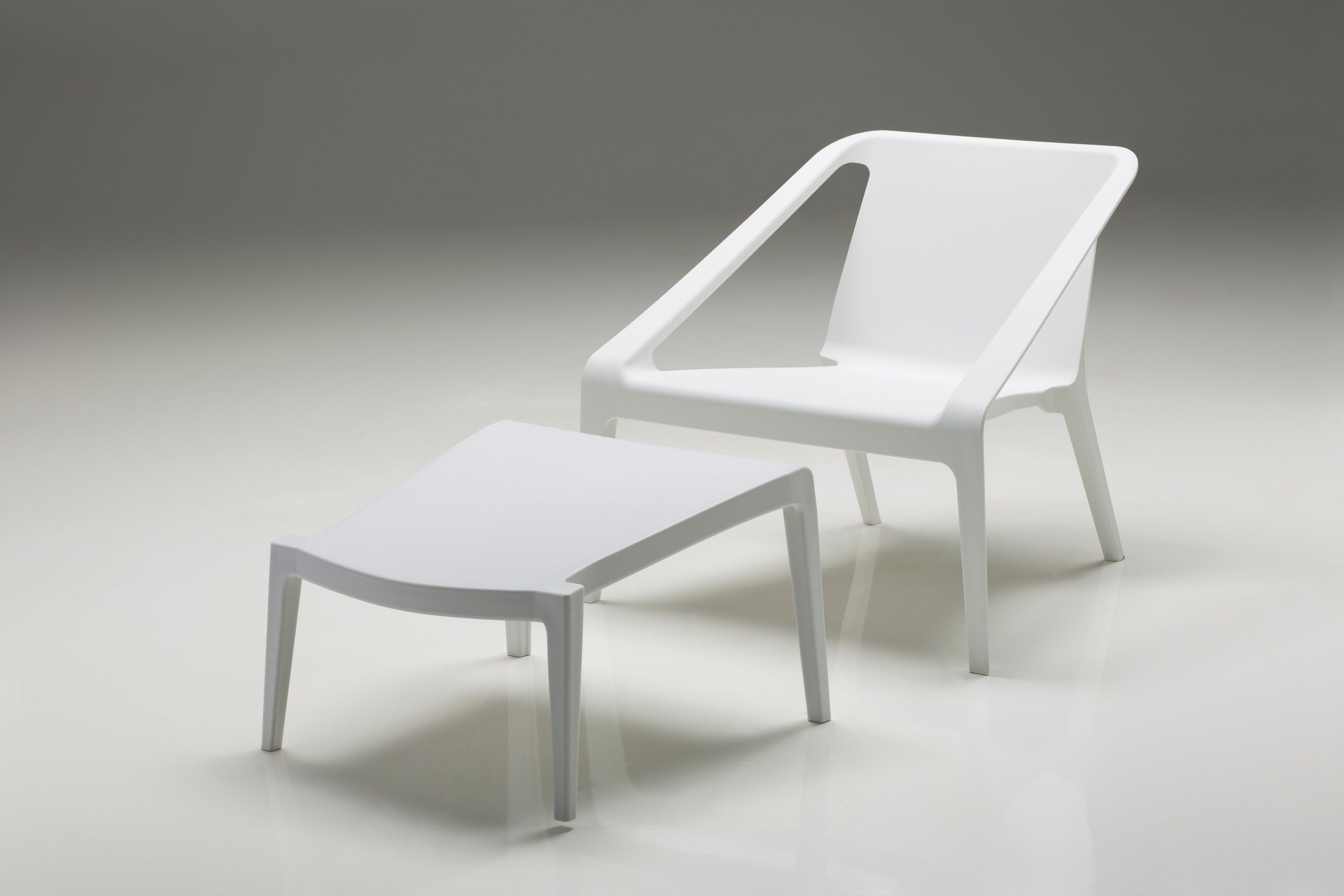 yumi white polypropylene indoor outdoor chair set