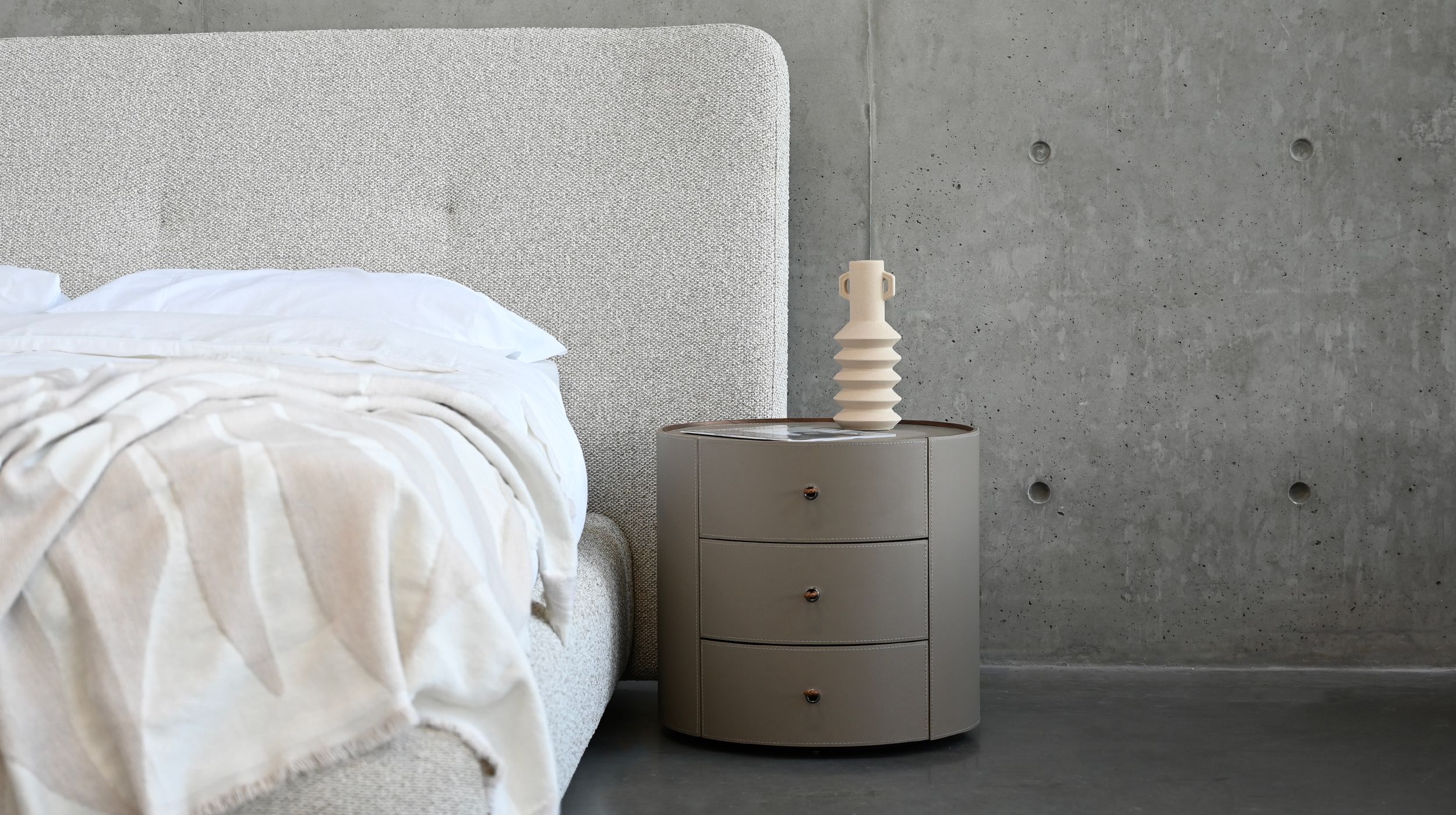 neru sand leather round 3-drawer side table