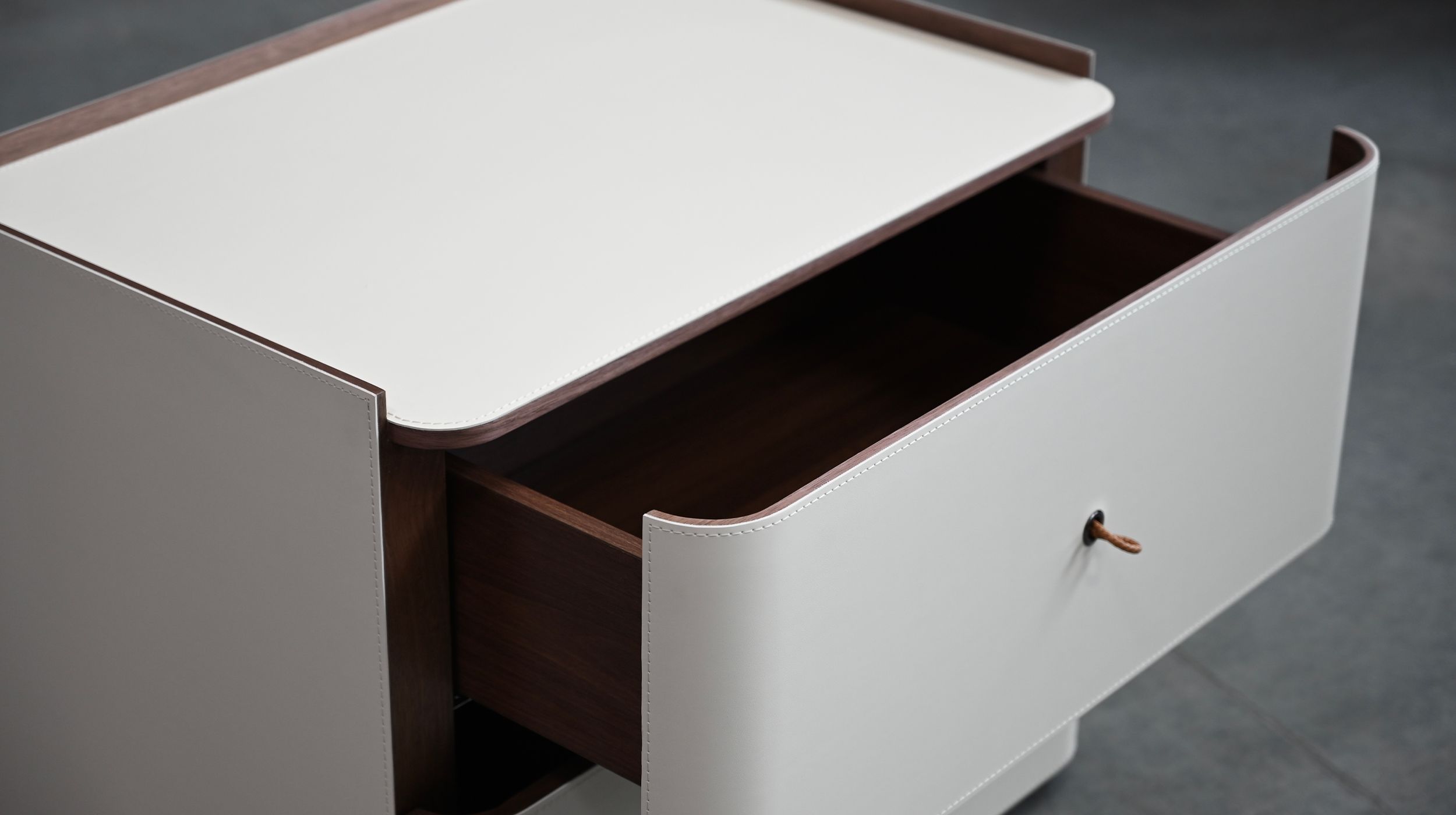 sumu cream leather 2-drawer soft-closing side table